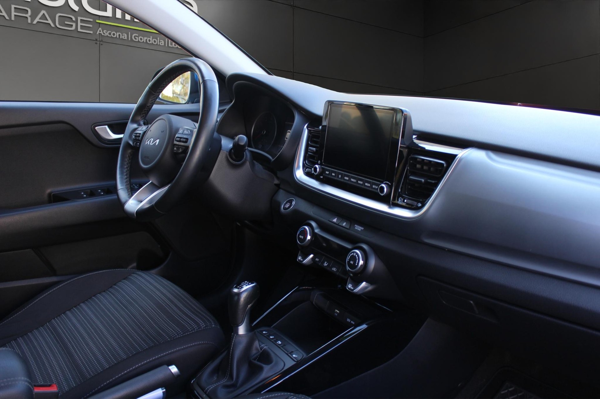 KIA Stonic 1.0 T-GDi Power Edition-image-8