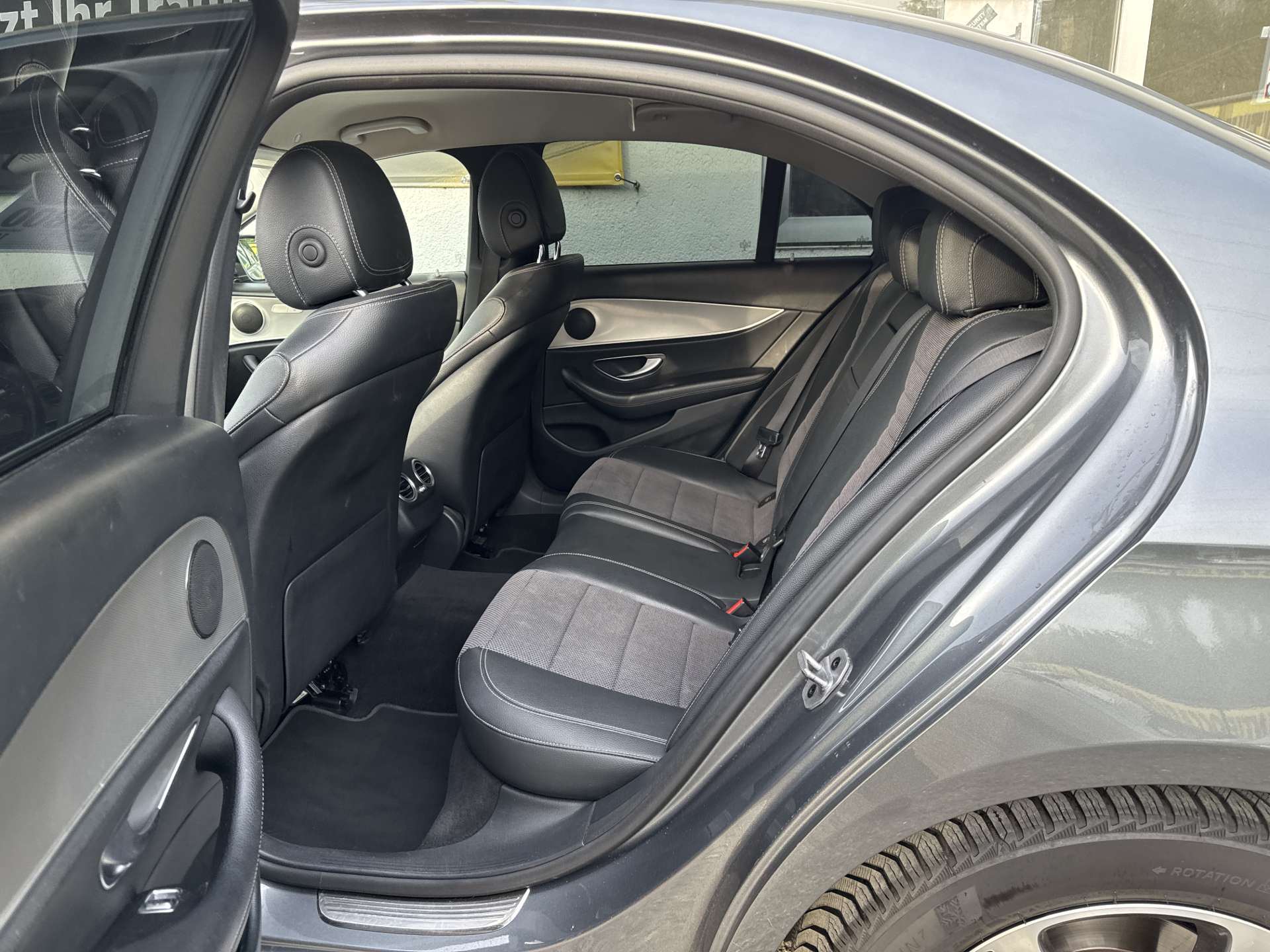 MERCEDES-BENZ E 220d Avantgarde G-Tronic Automat-image-7