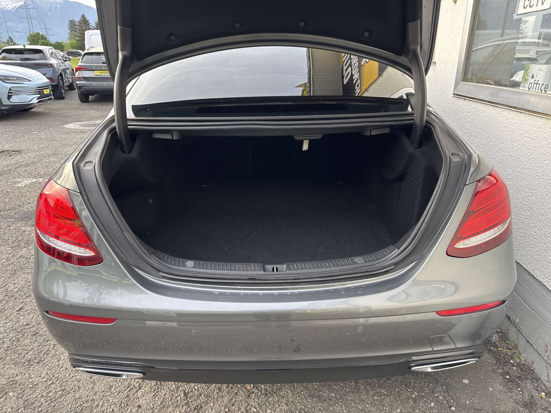 MERCEDES-BENZ E 220d Avantgarde G-Tronic Automat-image-8