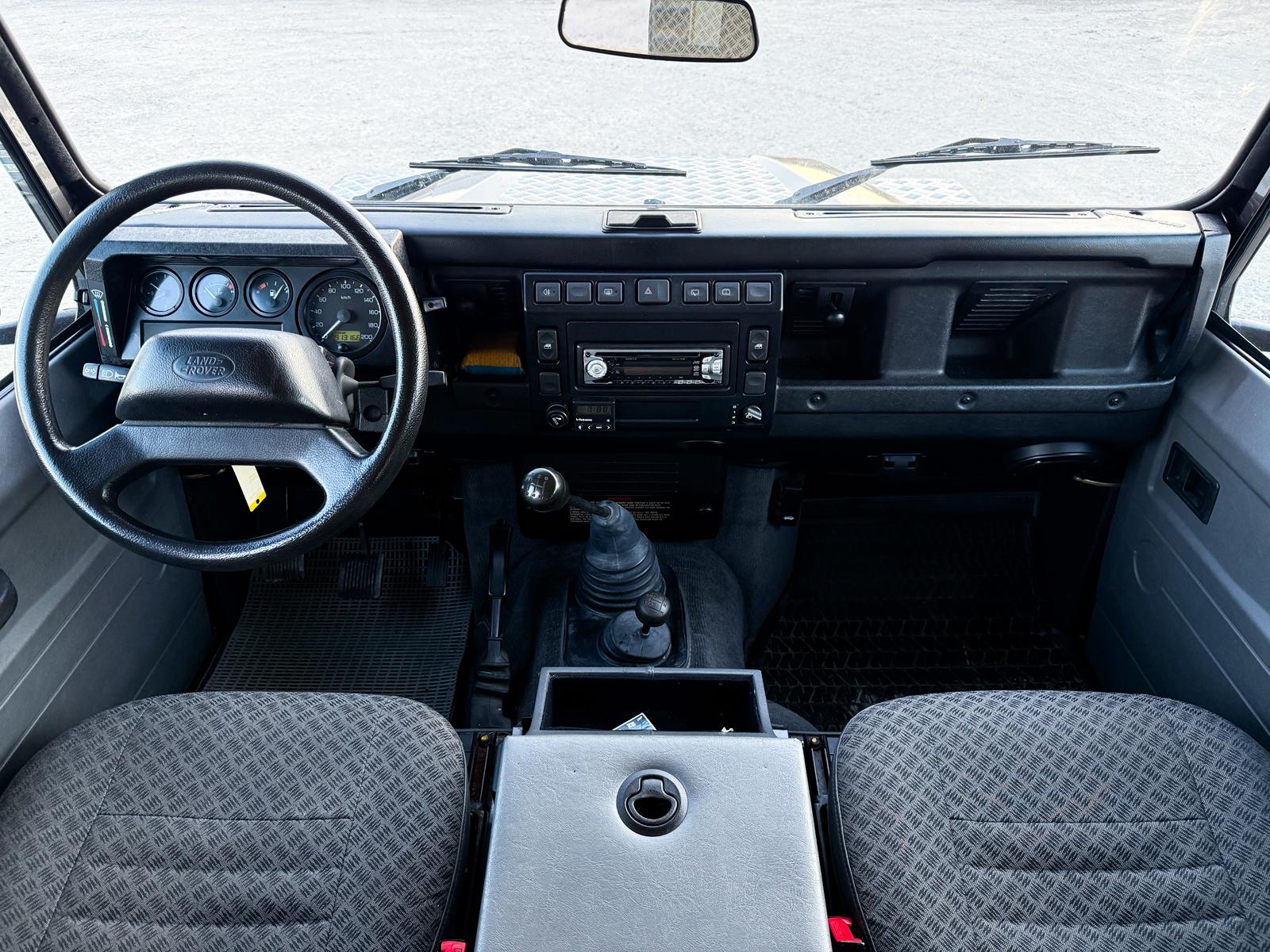 LAND ROVER Defender 110 SW 2.5 Td5-image-10