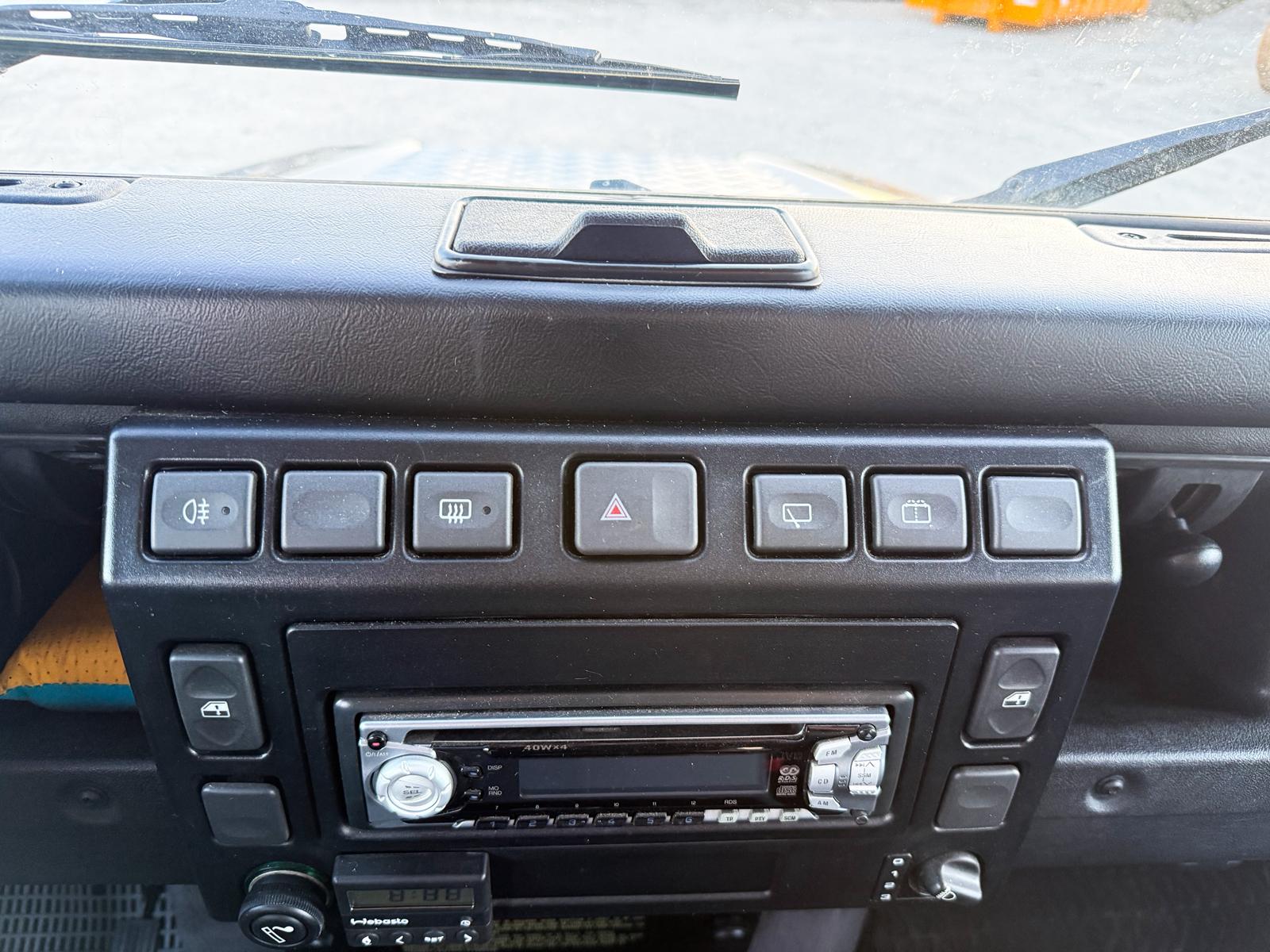 LAND ROVER Defender 110 SW 2.5 Td5-image-14