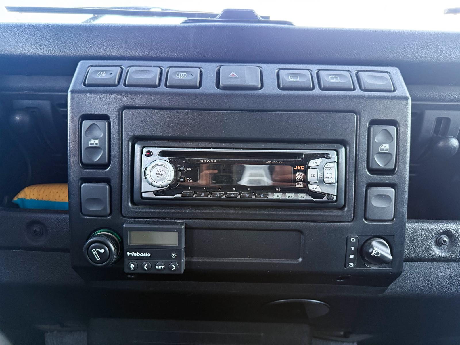 LAND ROVER Defender 110 SW 2.5 Td5-image-13