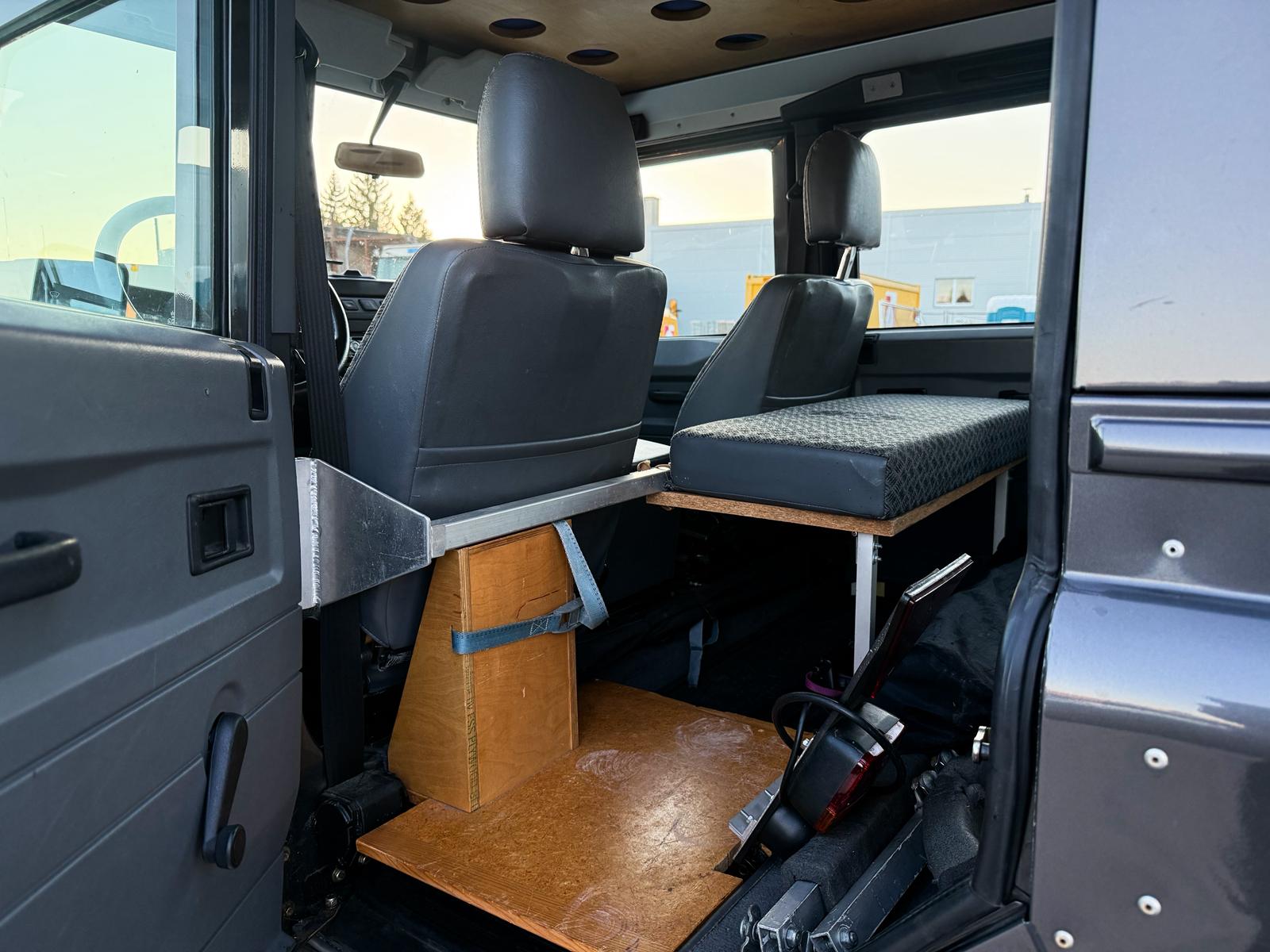 LAND ROVER Defender 110 SW 2.5 Td5-image-15