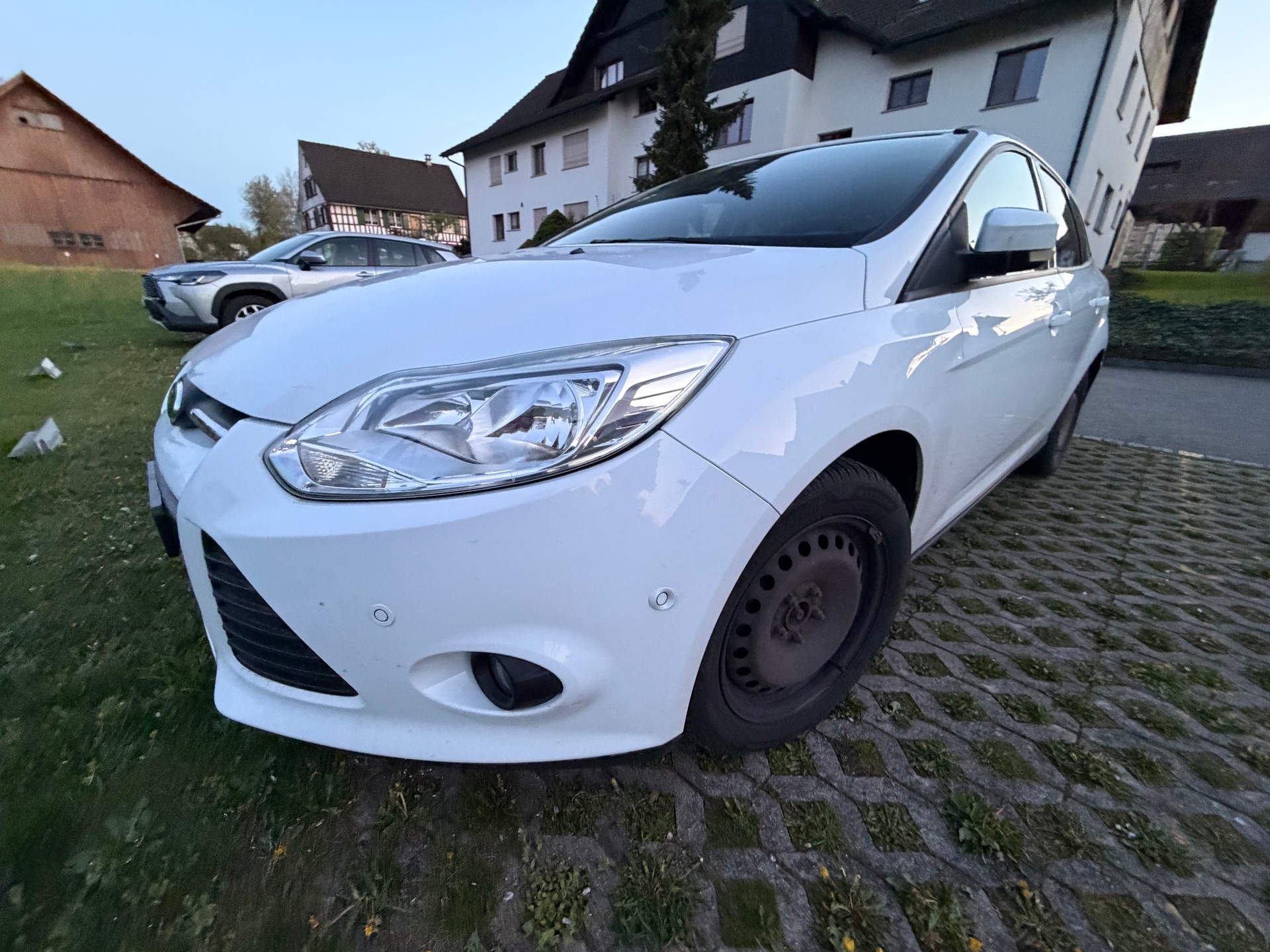 FORD Focus 1.0 SCTi Titanium-image-2