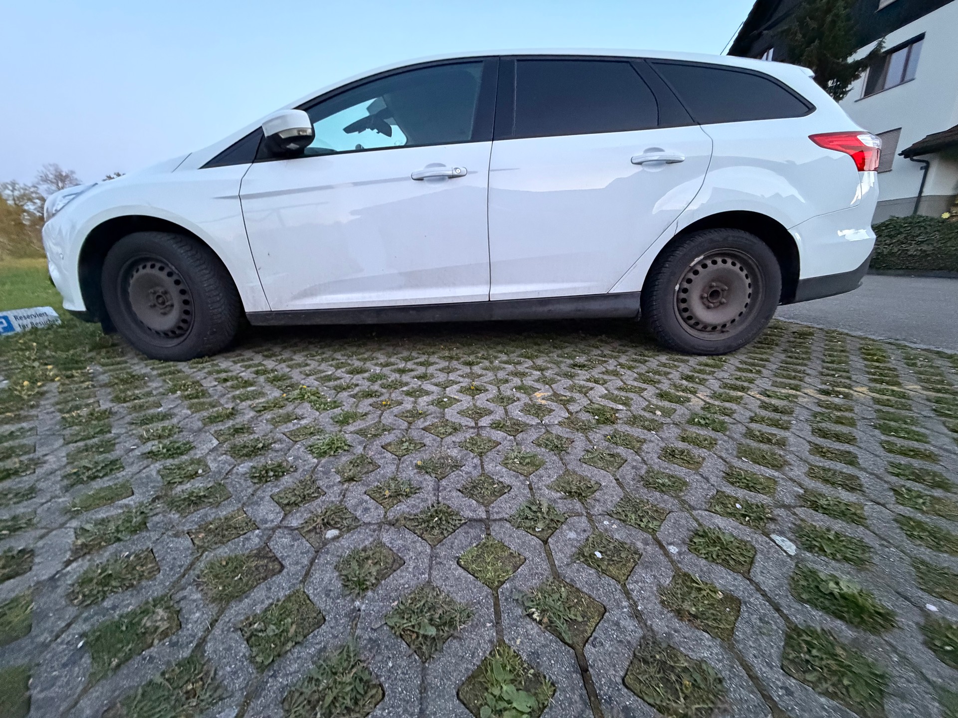 FORD Focus 1.0 SCTi Titanium-image-4