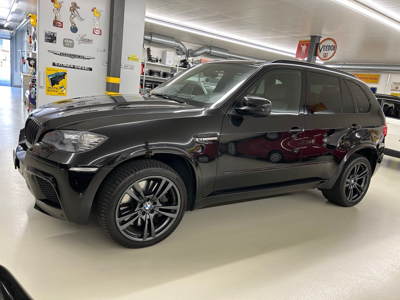 BMW X5M-image-2