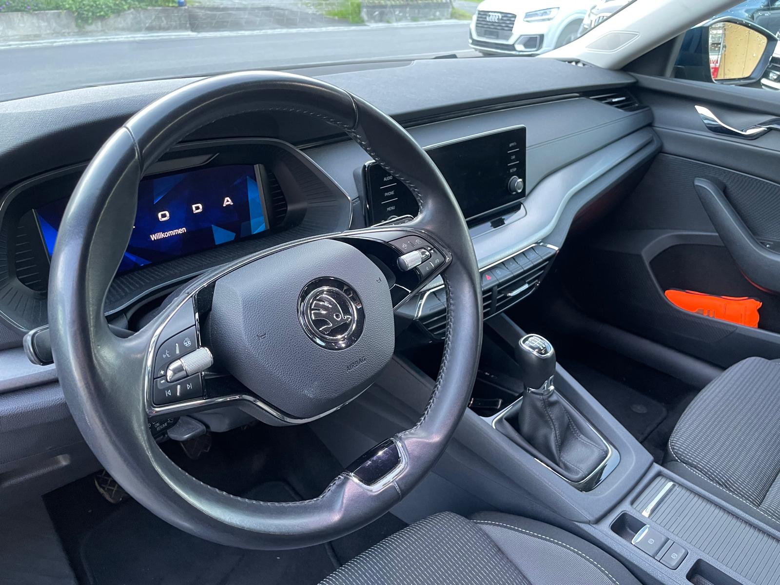 SKODA Octavia Combi 1.5 TSI ACT EVO Ambition-image-9