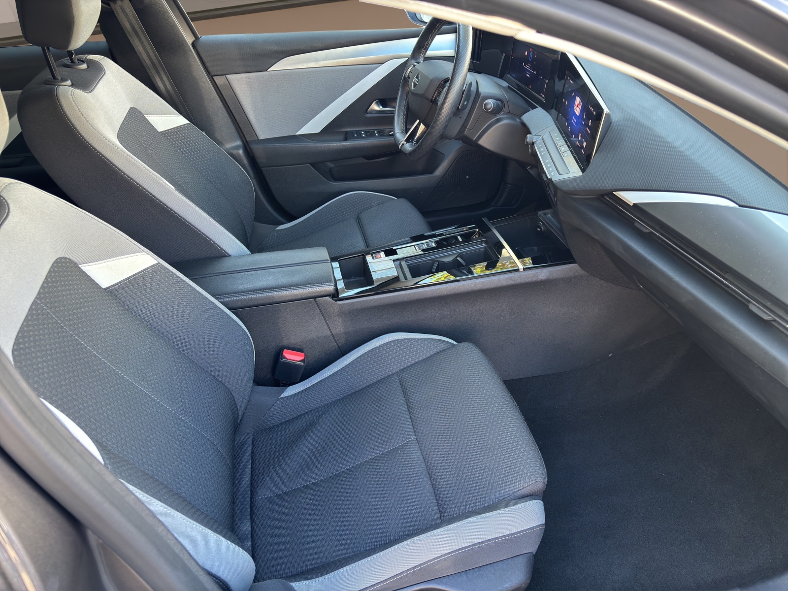 OPEL Astra 1.6 PHEV Turbo Swiss A-image-10