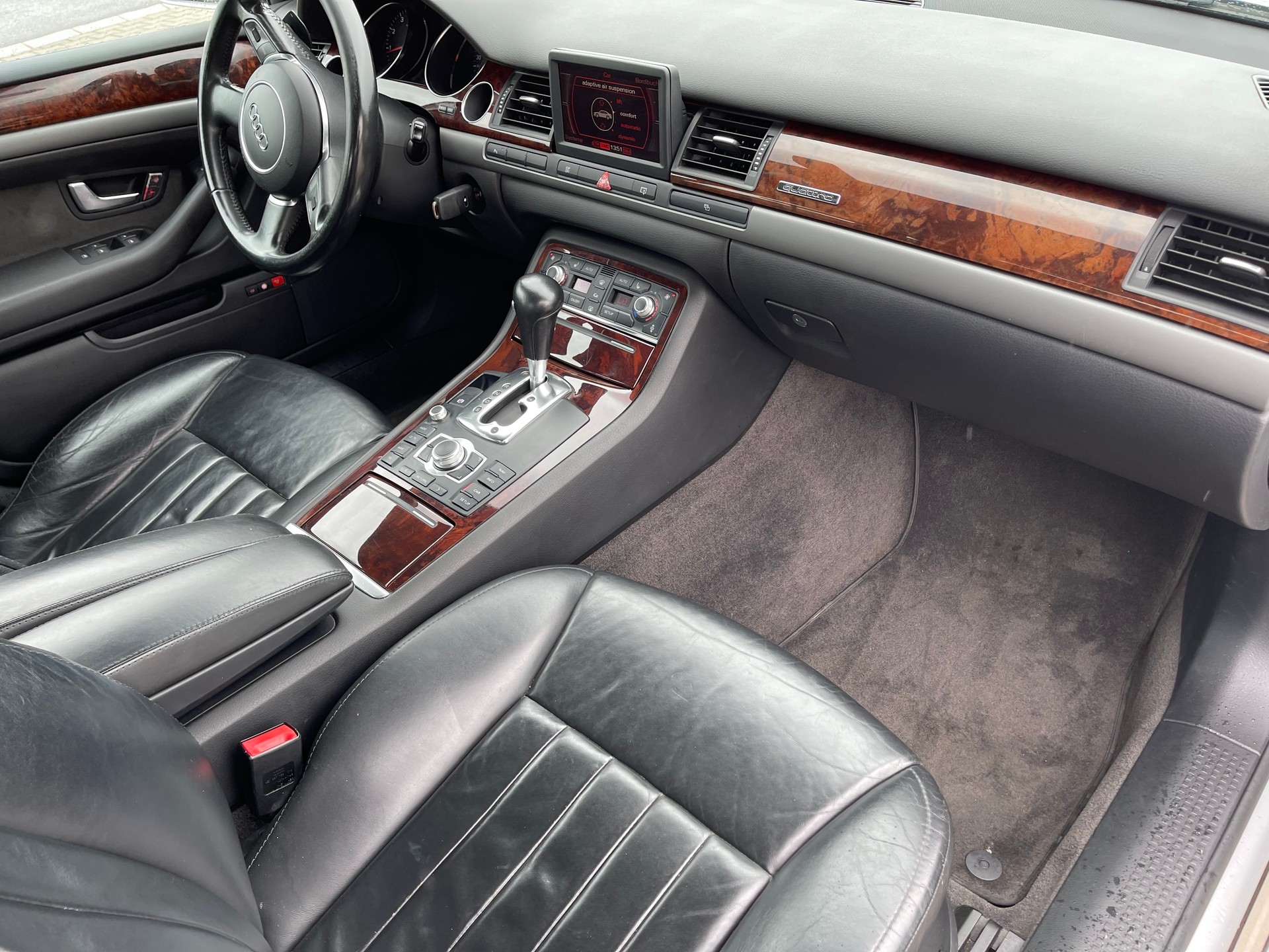 AUDI A8 4.2 quattro tiptronic-image-4