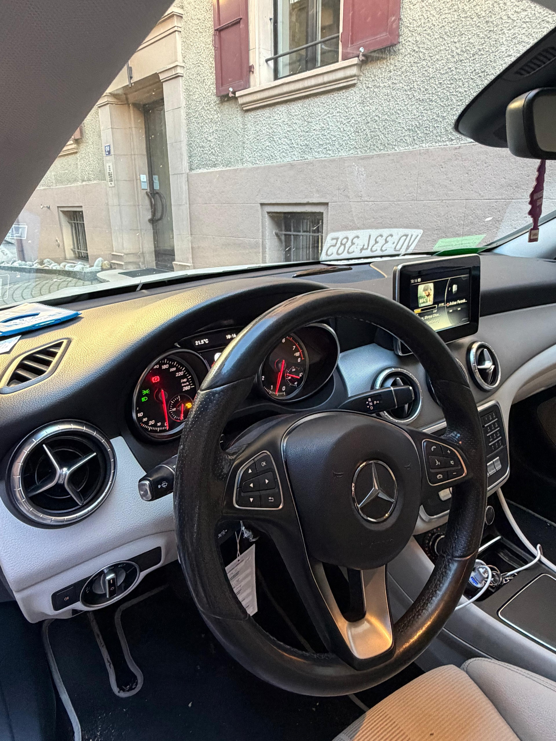 MERCEDES-BENZ CLA 200 7G-DCT-image-5