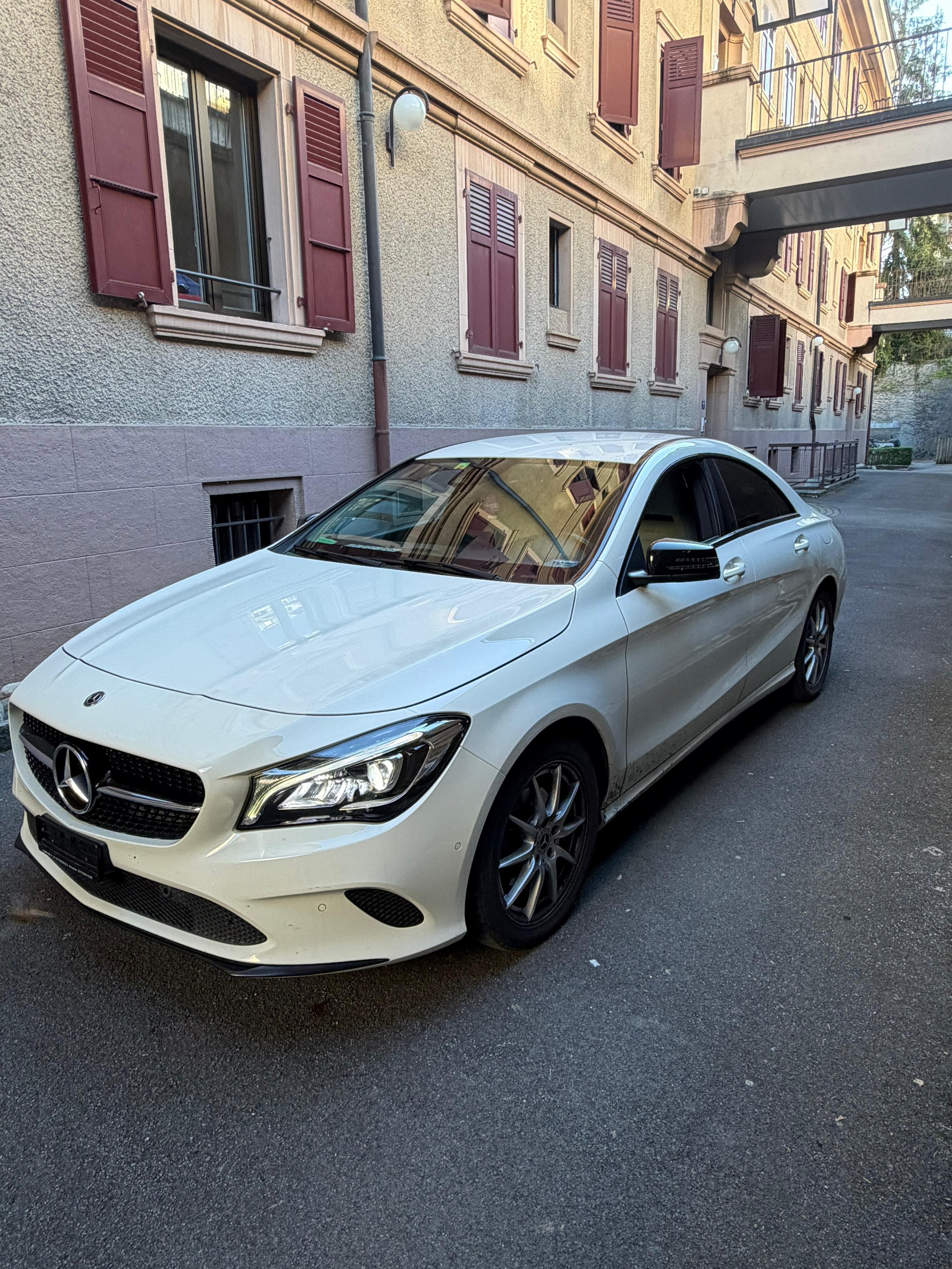 MERCEDES-BENZ CLA 200 7G-DCT-image-2