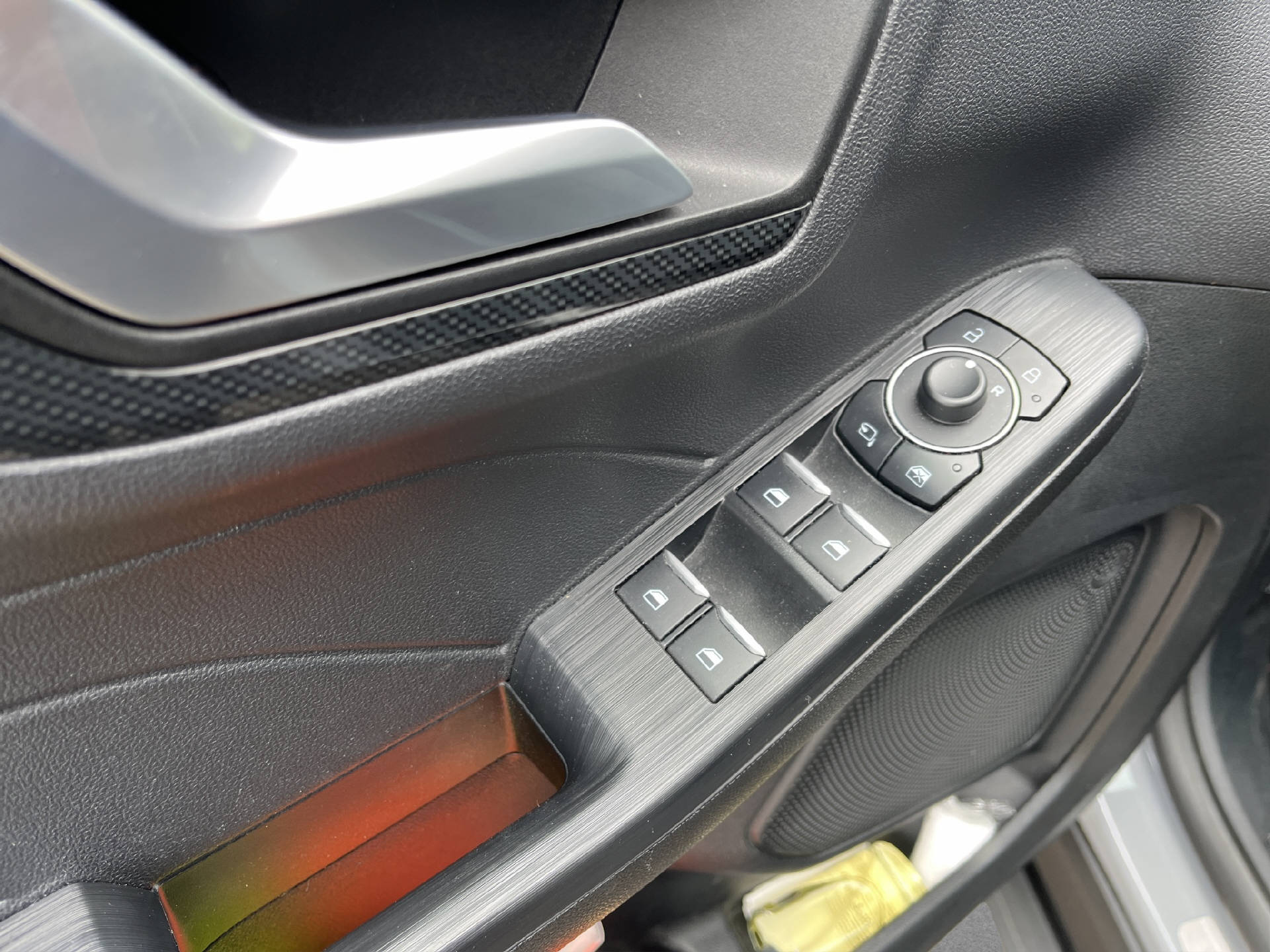 FORD Kuga 2.5 Plug-in Hybrid Graphite Tech Edition-image-12