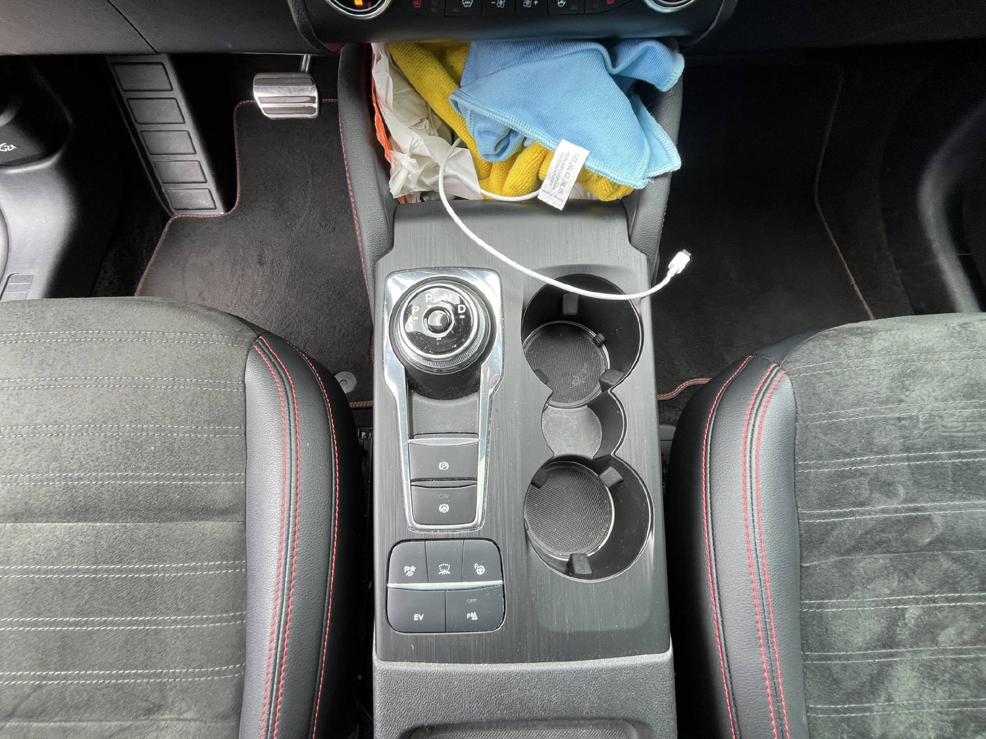 FORD Kuga 2.5 Plug-in Hybrid Graphite Tech Edition-image-16