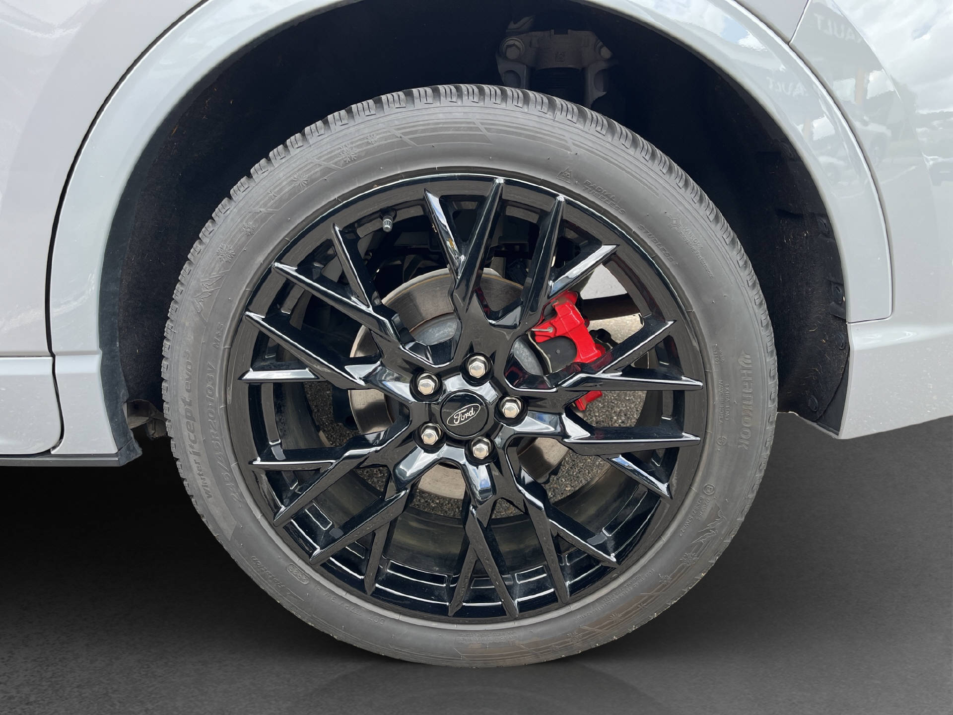 FORD Kuga 2.5 Plug-in Hybrid Graphite Tech Edition-image-23