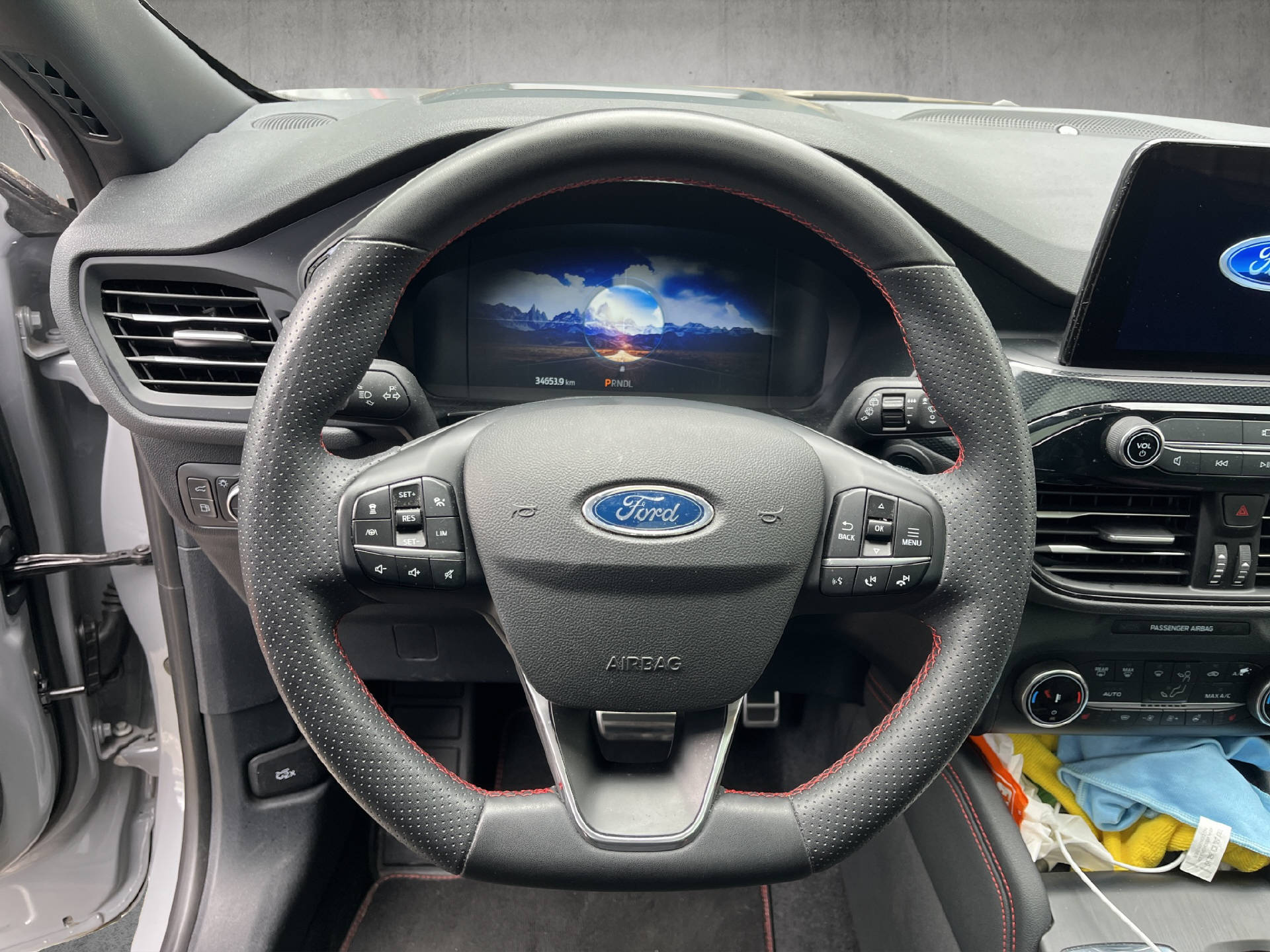 FORD Kuga 2.5 Plug-in Hybrid Graphite Tech Edition-image-10