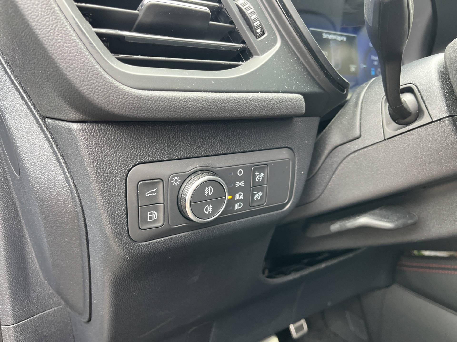 FORD Kuga 2.5 Plug-in Hybrid Graphite Tech Edition-image-28