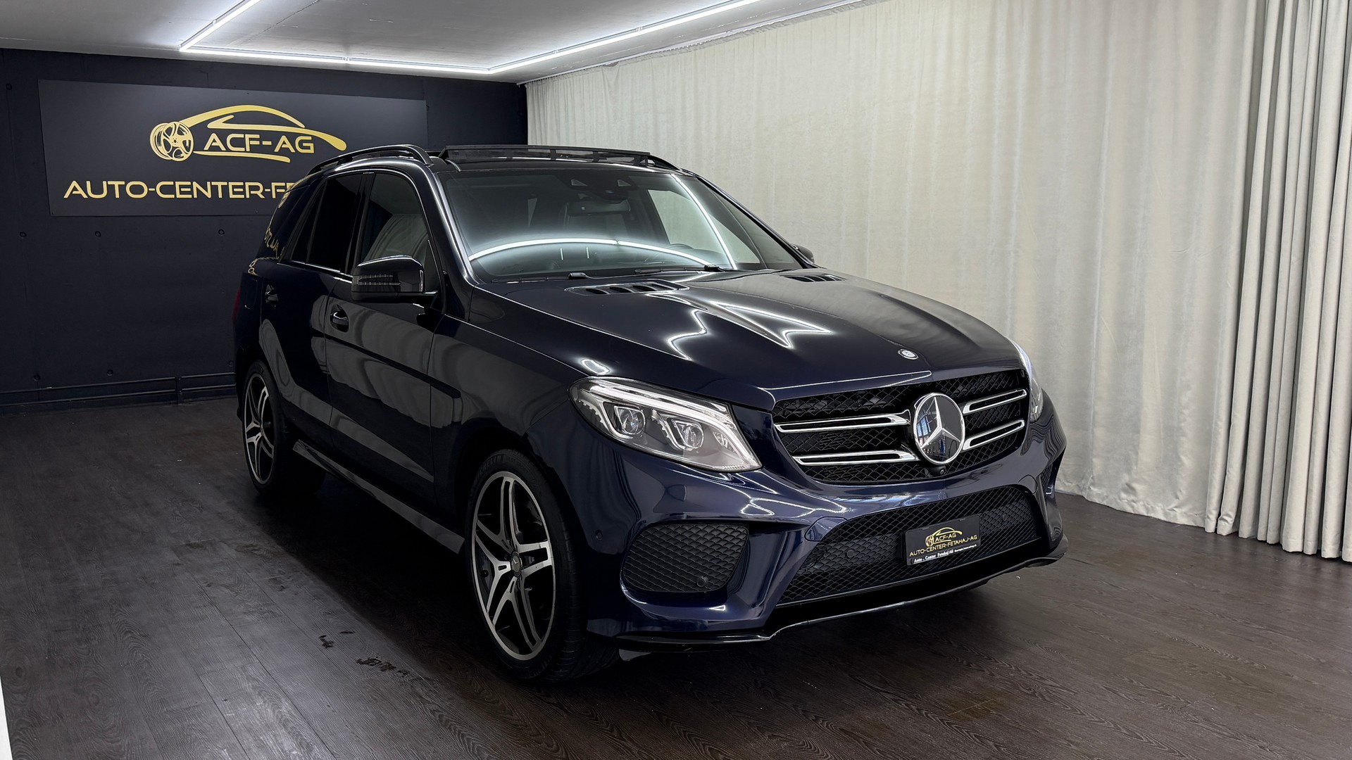 MERCEDES-BENZ GLE 400 Executive 4Matic 7G-Tronic-showroom-element-2