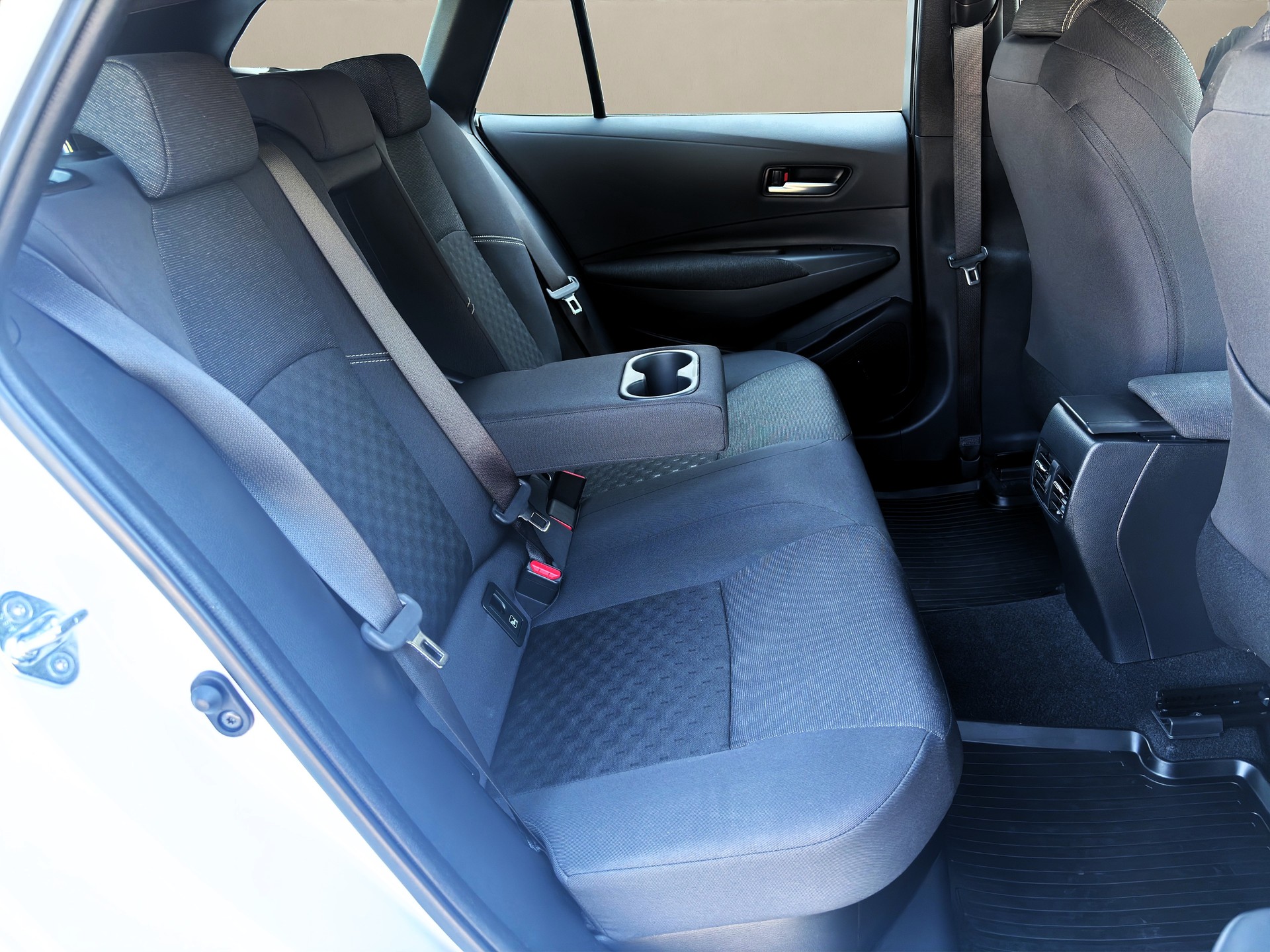 TOYOTA Corolla Touring Sports 1.8 HSD Comfort e-CVT-image-14