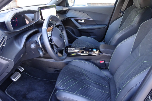 PEUGEOT 2008 1.2 145 MHEV GT-image-1