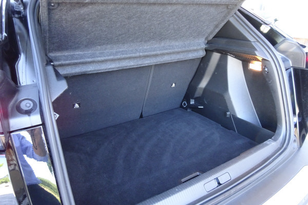 PEUGEOT 2008 1.2 145 MHEV GT-image-10
