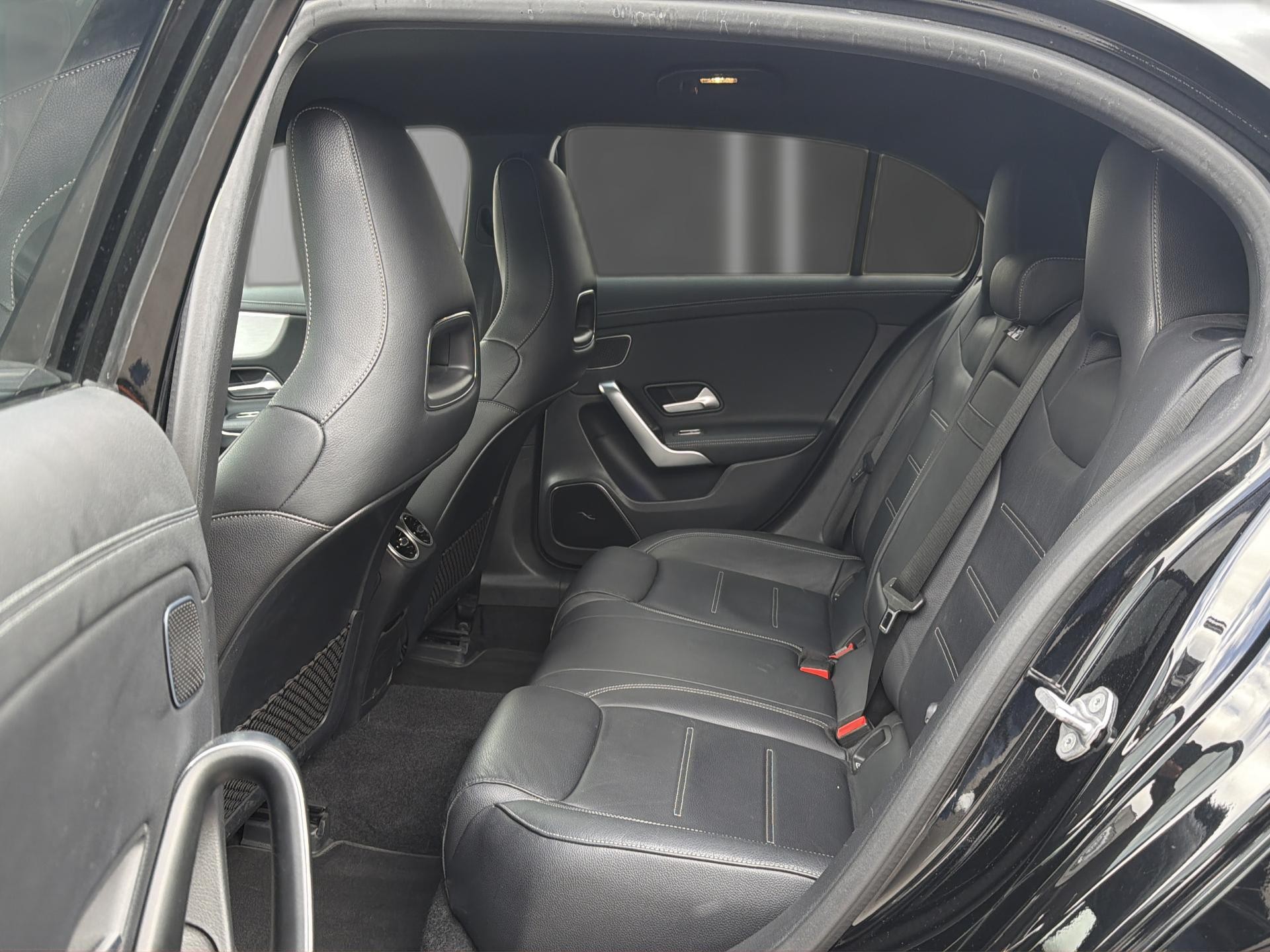 MERCEDES-BENZ A 220 AMG Line 7G-DCT 4Matic-image-12