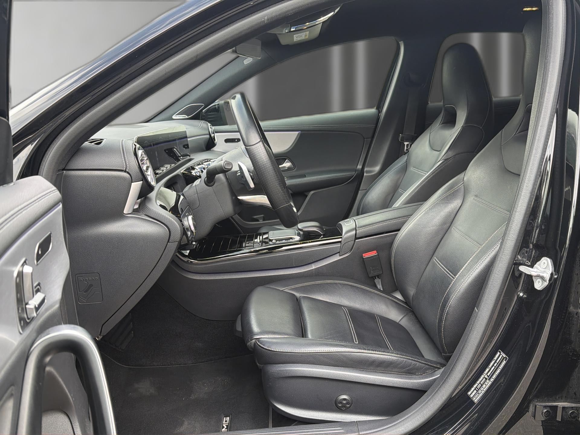 MERCEDES-BENZ A 220 AMG Line 7G-DCT 4Matic-image-10