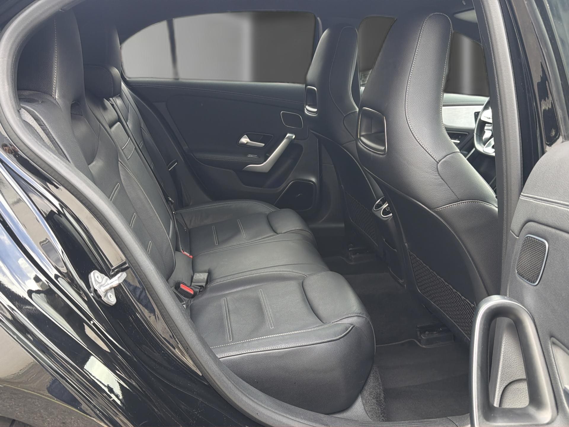 MERCEDES-BENZ A 220 AMG Line 7G-DCT 4Matic-image-13
