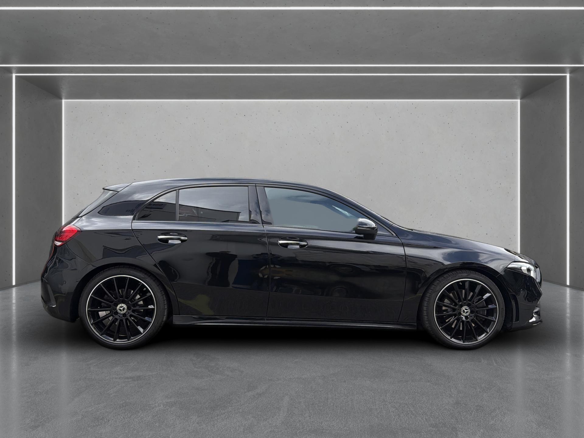 MERCEDES-BENZ A 220 AMG Line 7G-DCT 4Matic-image-8