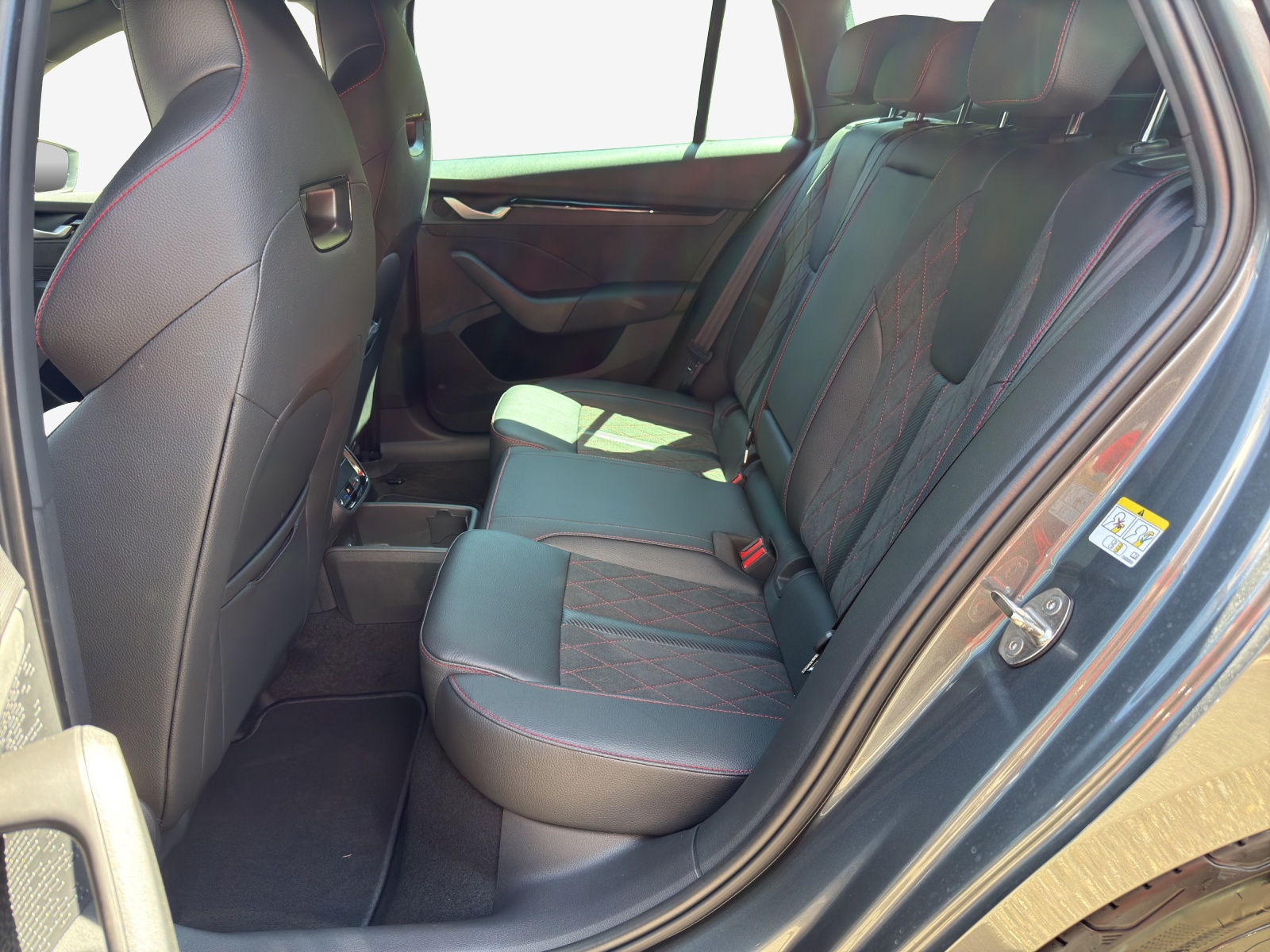 SKODA Octavia Combi 2.0 TSI DSG RS-image-10