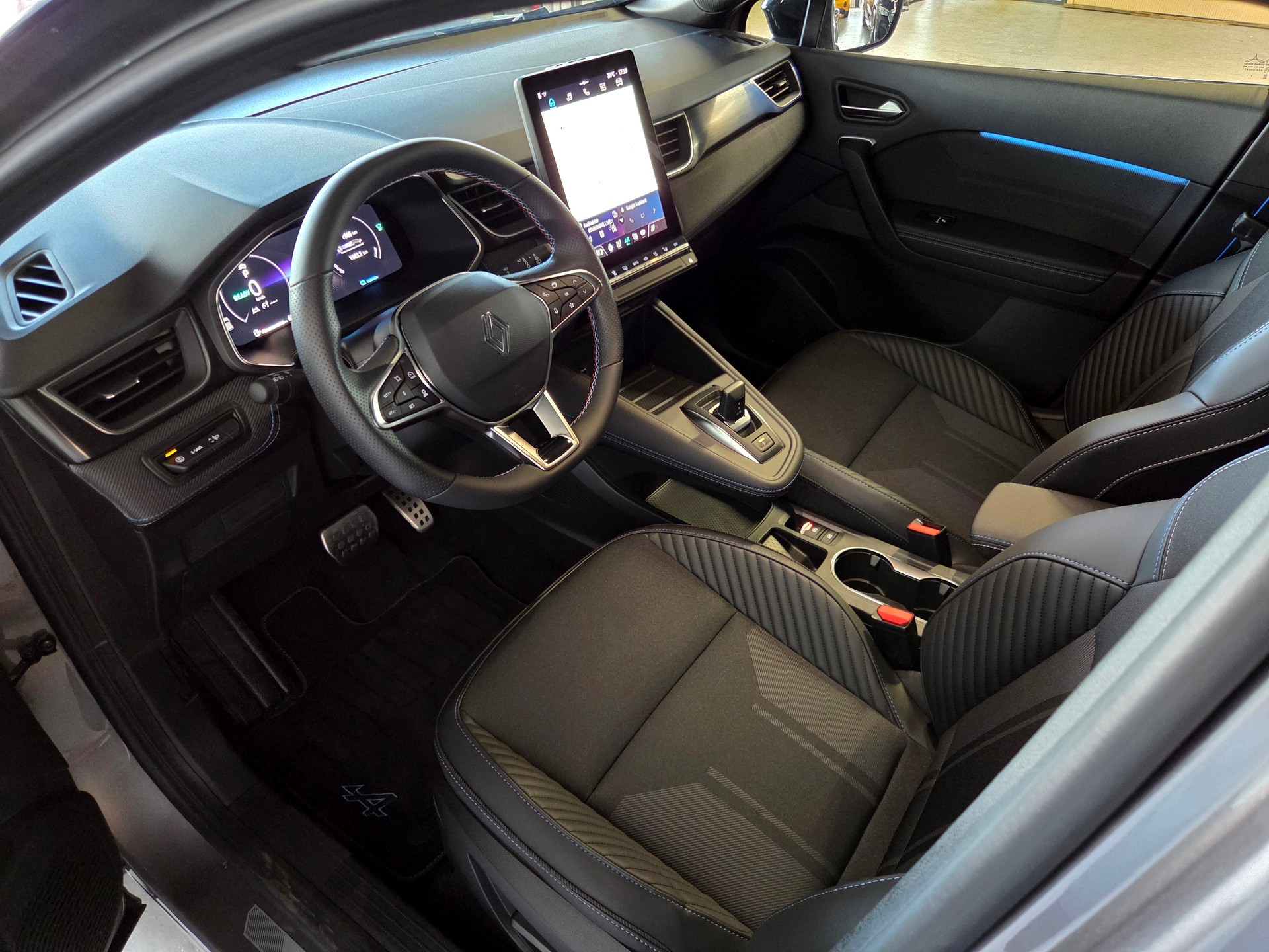 RENAULT Captur 1.8 E-Tech esprit Alpine-showroom-element-3
