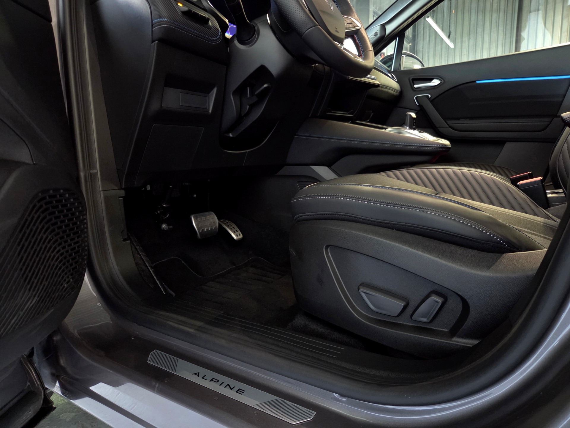 RENAULT Captur 1.8 E-Tech esprit Alpine-image-4