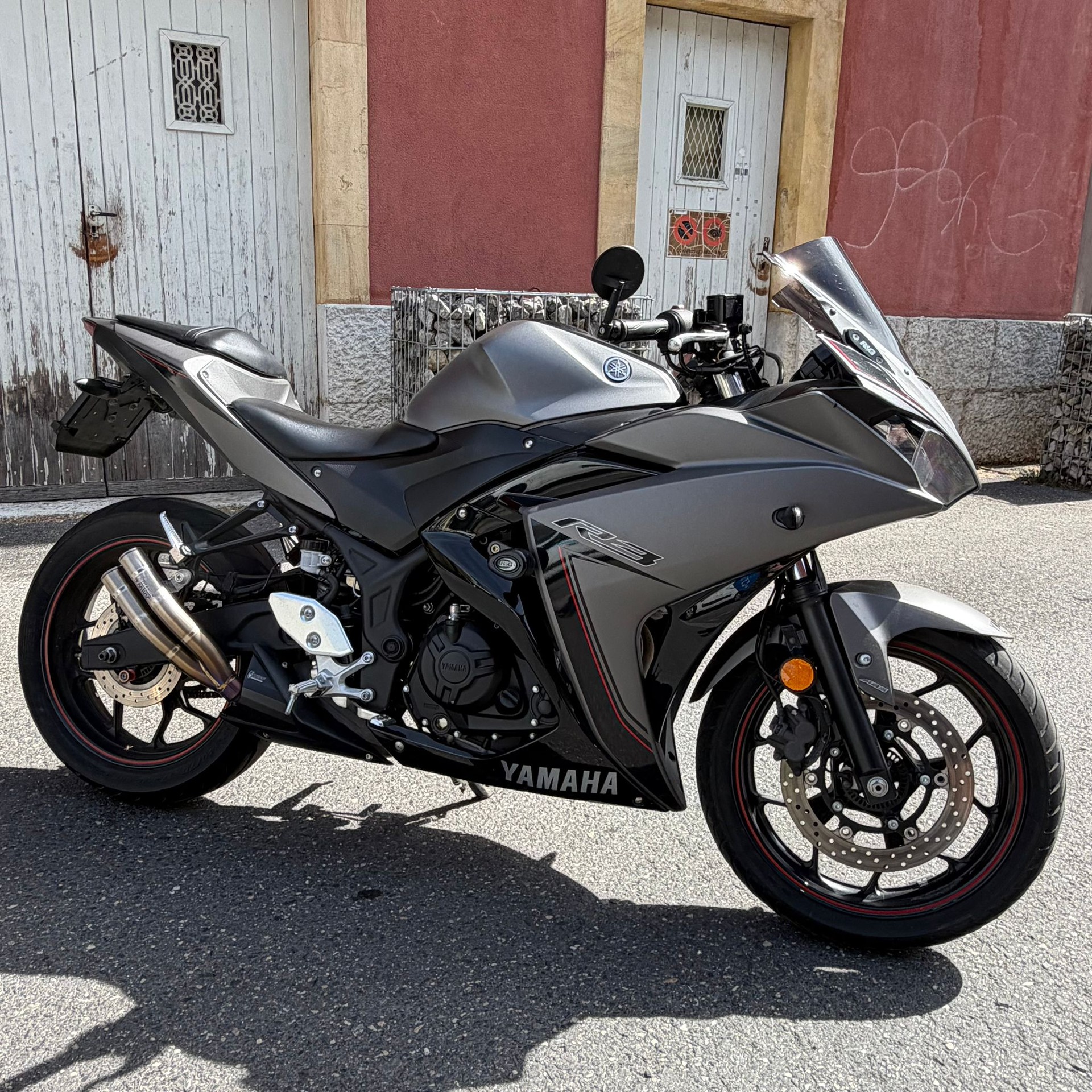 YAMAHA YZF-R3 ABS-showroom-element-1