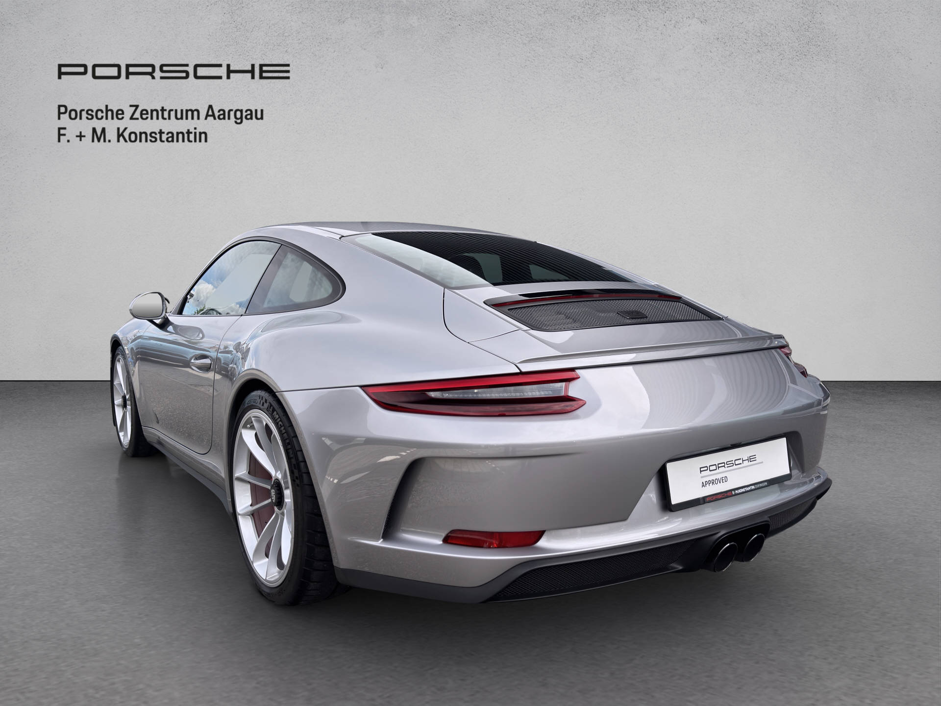 PORSCHE 911 GT3 mit Touring Pack-image-3