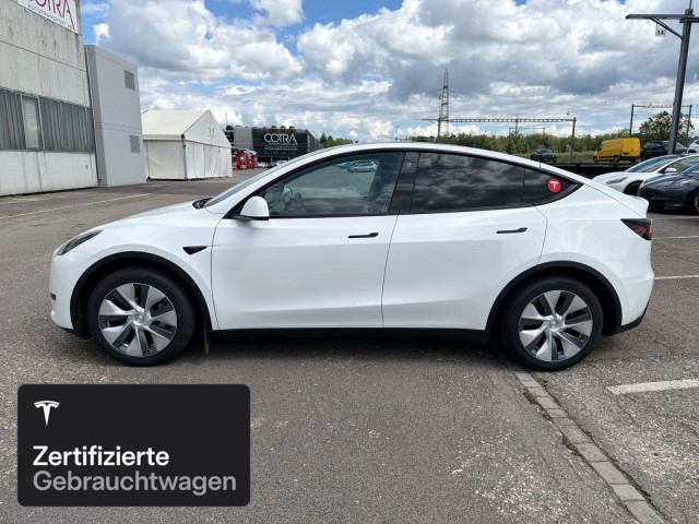 TESLA Model Y Rear-Wheel Drive-showroom-element-3