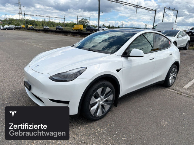 TESLA Model Y Rear-Wheel Drive-showroom-element-1