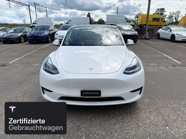 TESLA Model Y Rear-Wheel Drive-showroom-element-2