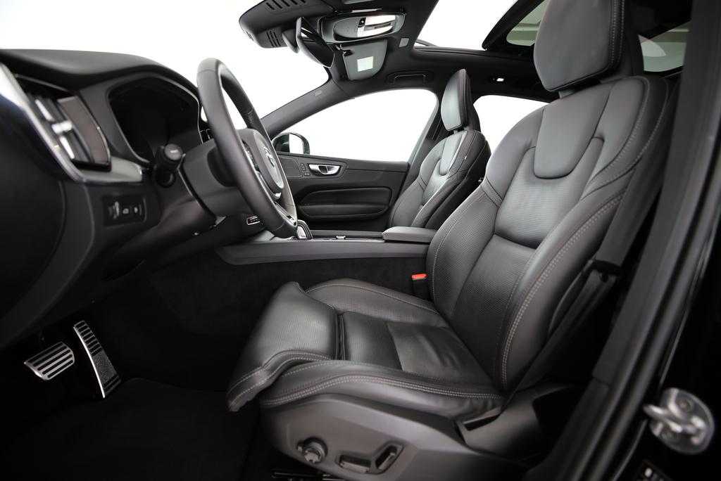 VOLVO XC60 2.0 T6 TE Plus Dark eAWD-image-2