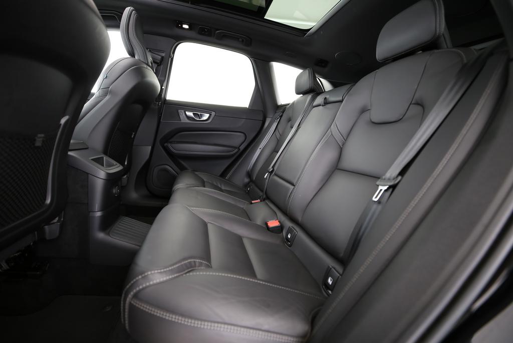 VOLVO XC60 2.0 T6 TE Plus Dark eAWD-image-8