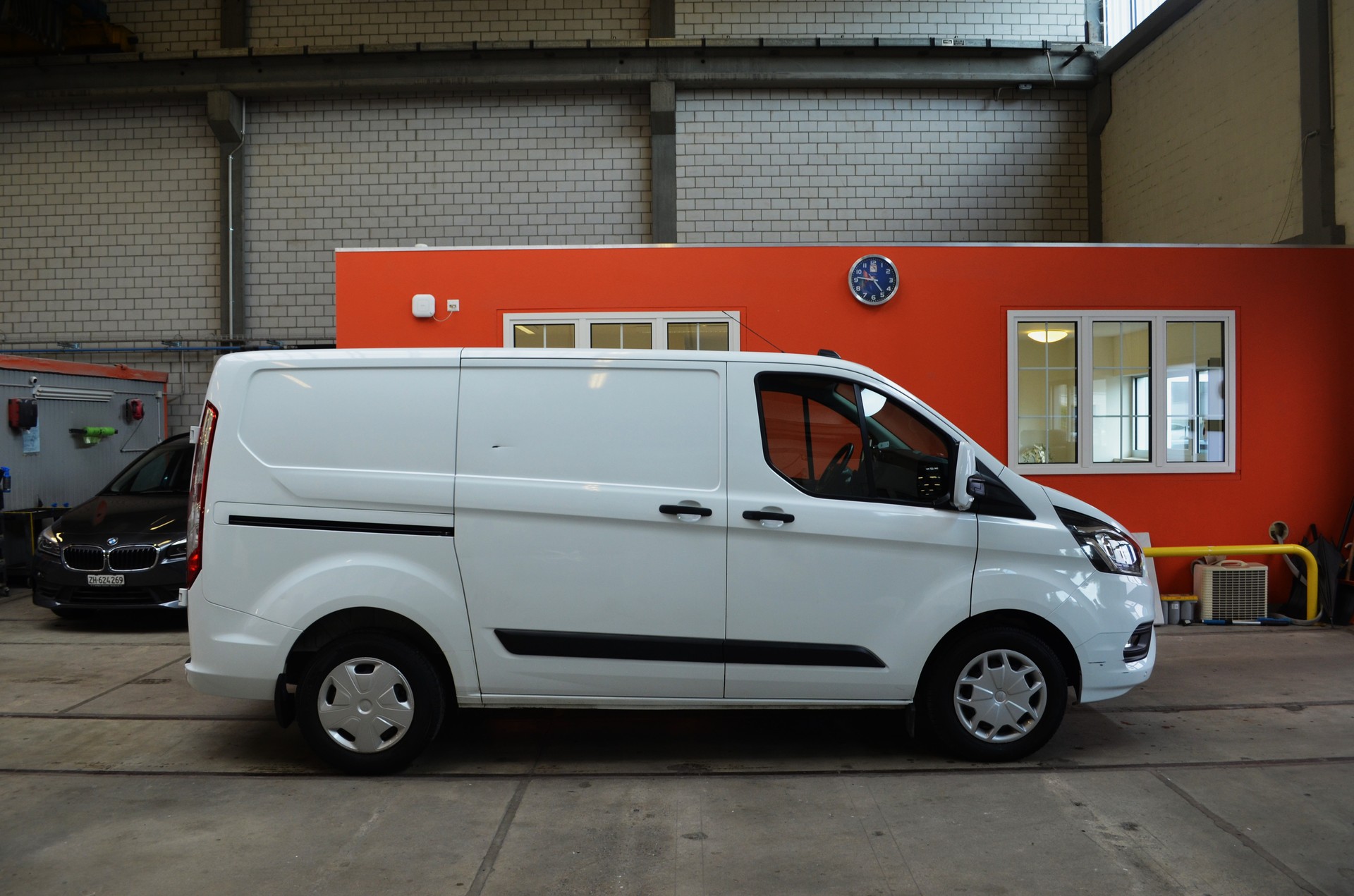 FORD Transit Custom Van 300 L1H1 Trend A-image-3