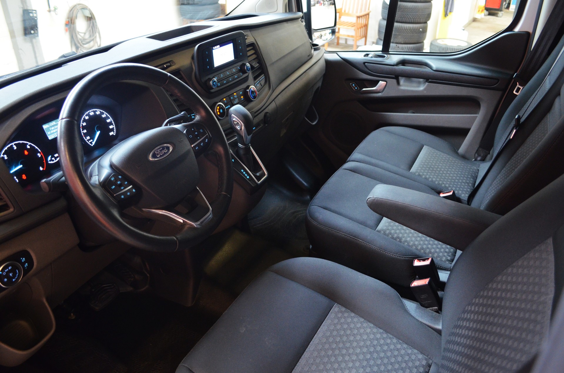 FORD Transit Custom Van 300 L1H1 Trend A-image-8