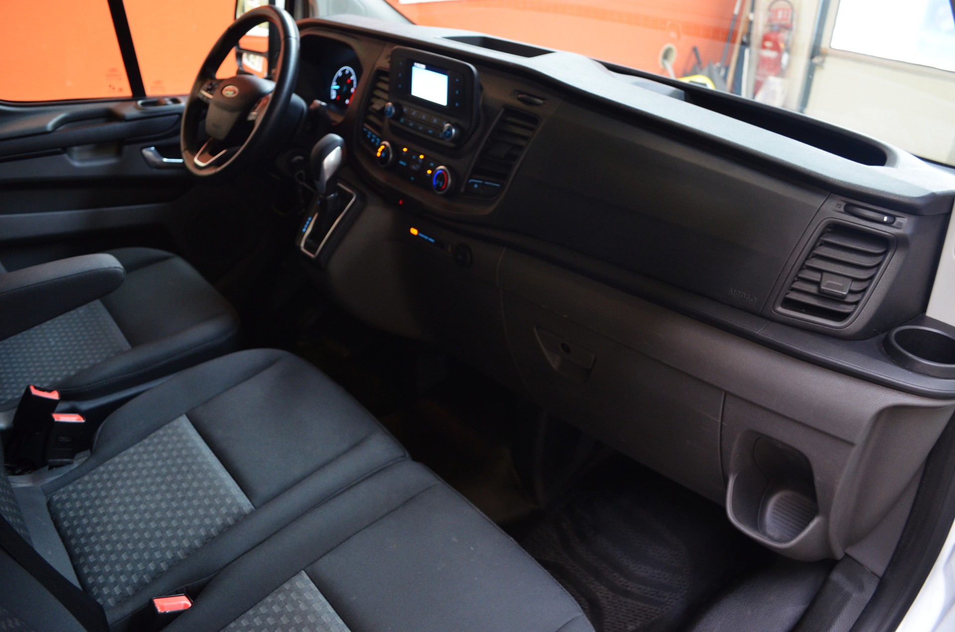 FORD Transit Custom Van 300 L1H1 Trend A-image-9