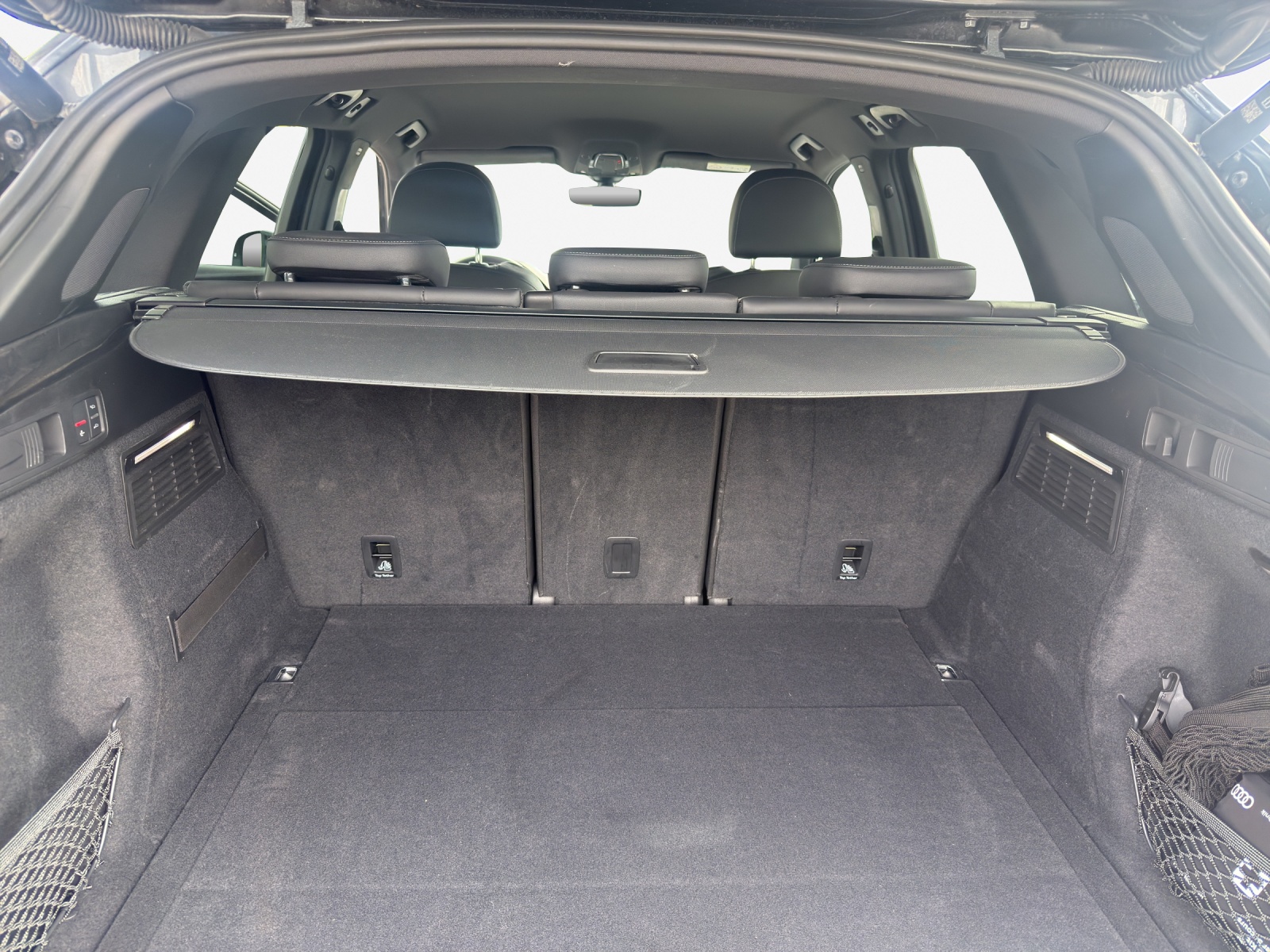 AUDI Q5 40 TDI Black Edition quattro S-tronic-image-12