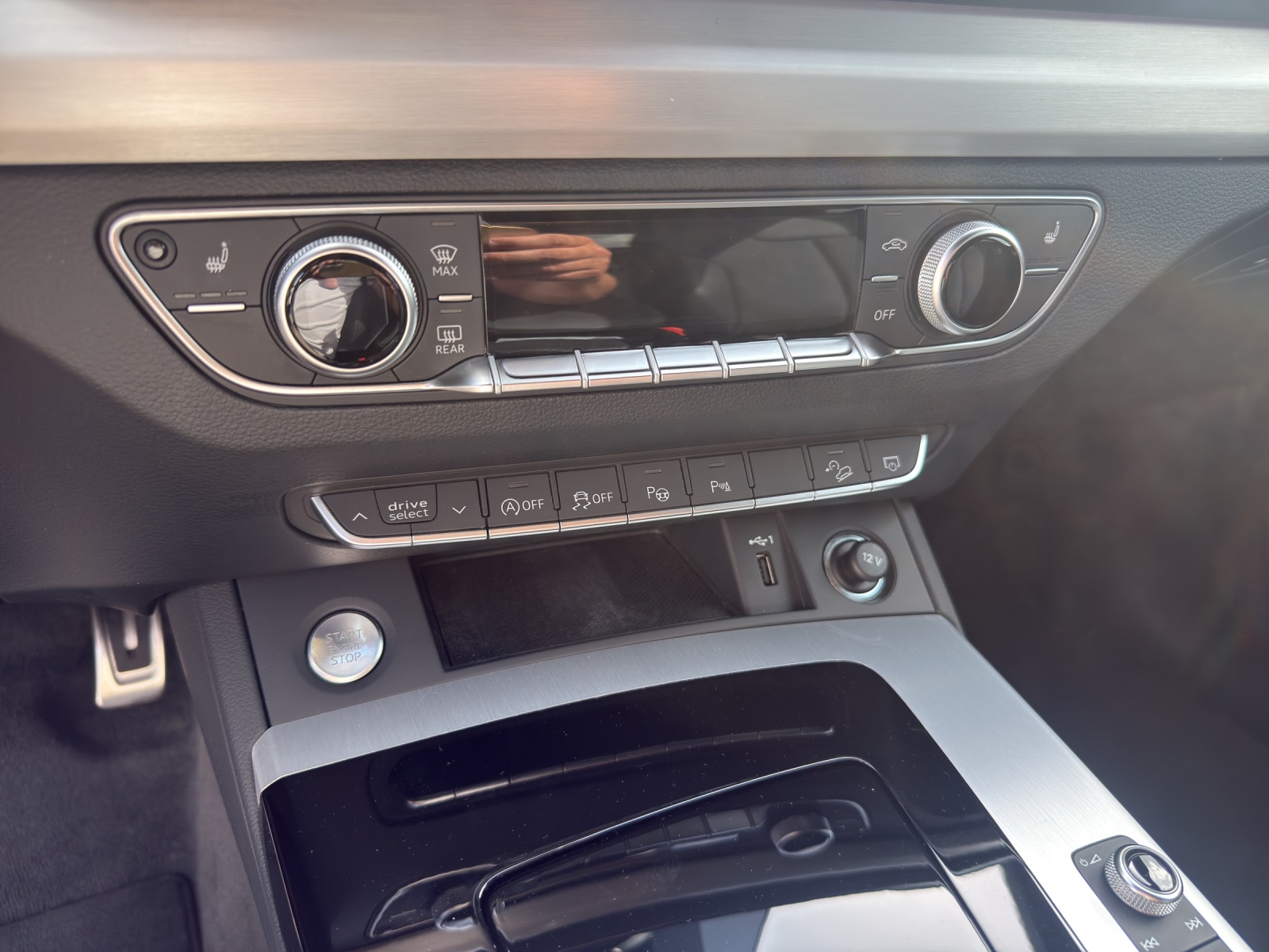 AUDI Q5 40 TDI quattro S-tronic-image-11