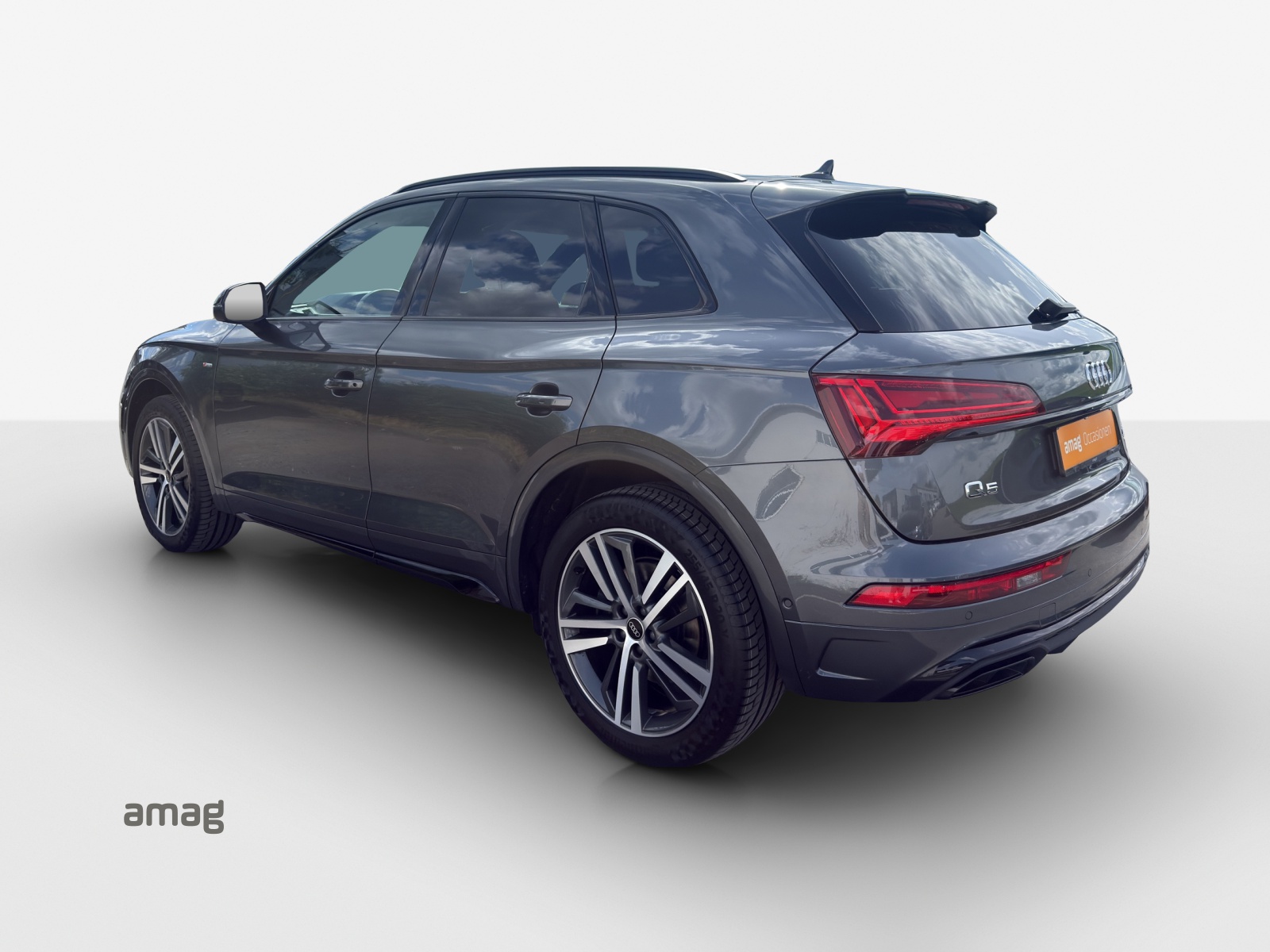 AUDI Q5 40 TDI Black Edition quattro S-tronic-image-2