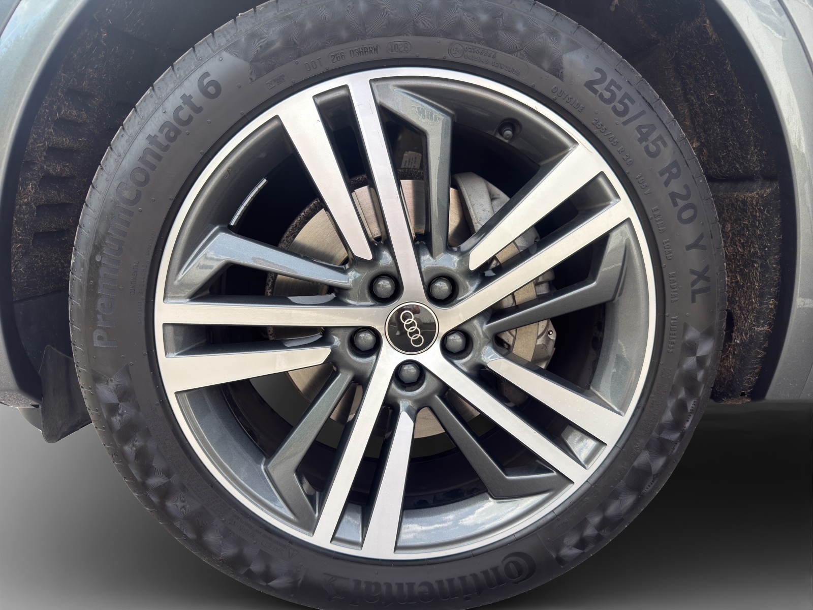 AUDI Q5 40 TDI Black Edition quattro S-tronic-image-13