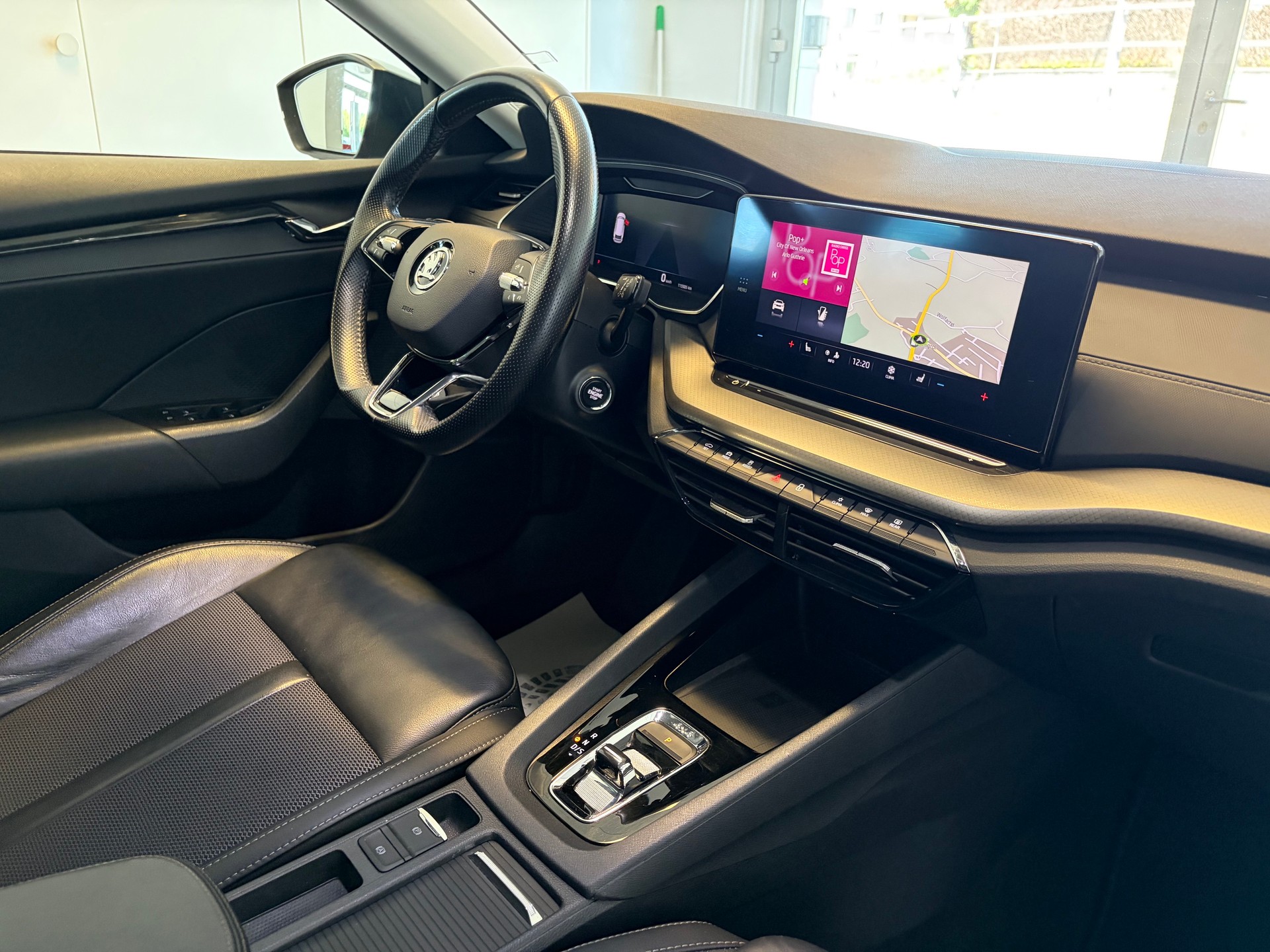 SKODA Octavia Combi 2.0 TDI DSG Ambition 4x4-image-8