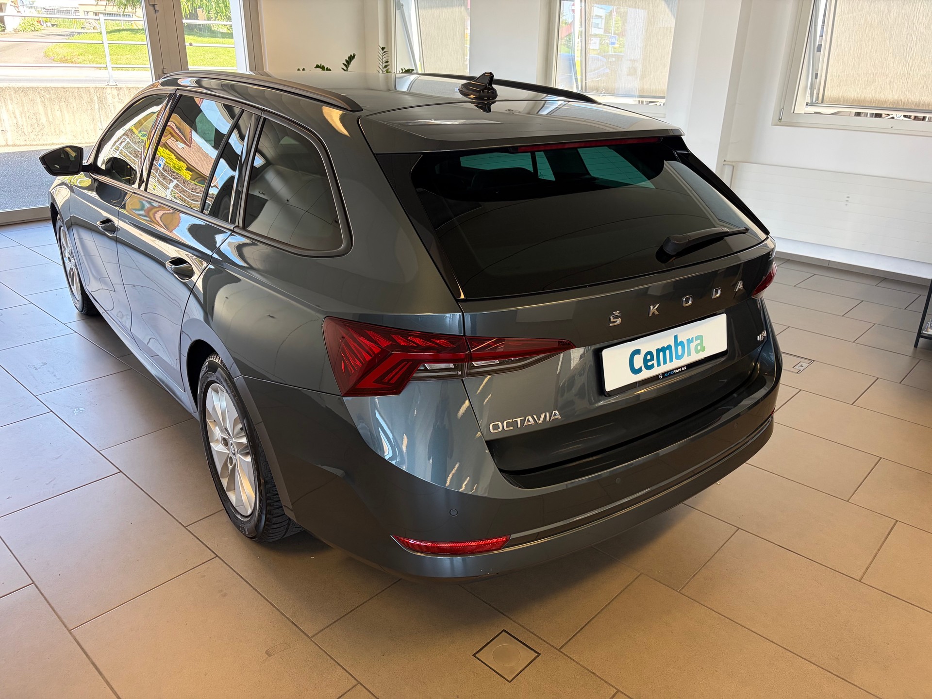 SKODA Octavia Combi 2.0 TDI DSG Ambition 4x4-image-3