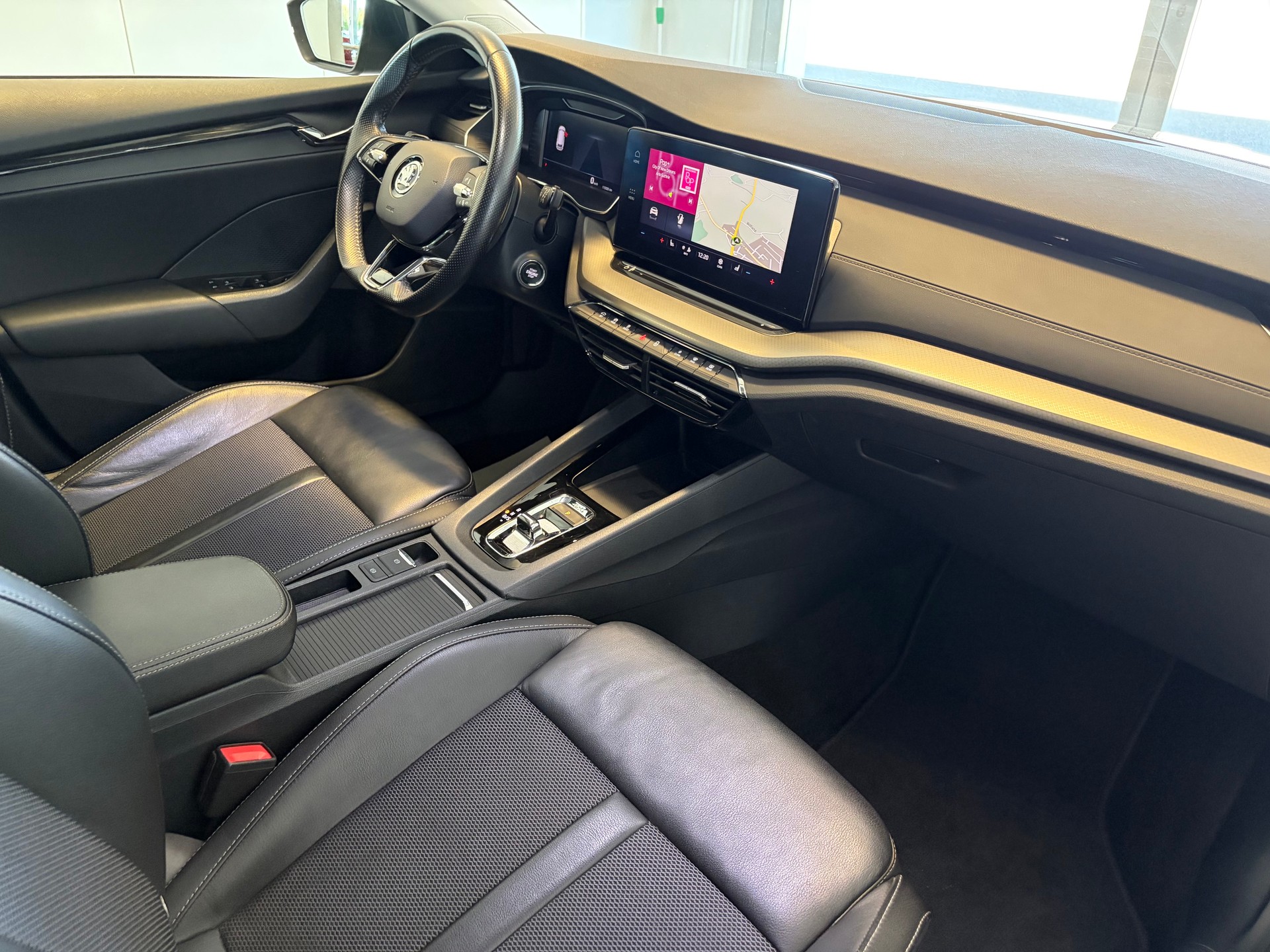 SKODA Octavia Combi 2.0 TDI DSG Ambition 4x4-image-7