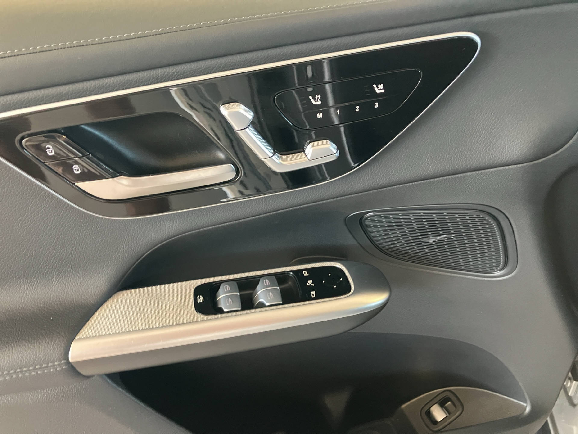 MERCEDES-BENZ GLC 200 AMG Line 4MATIC-image-12