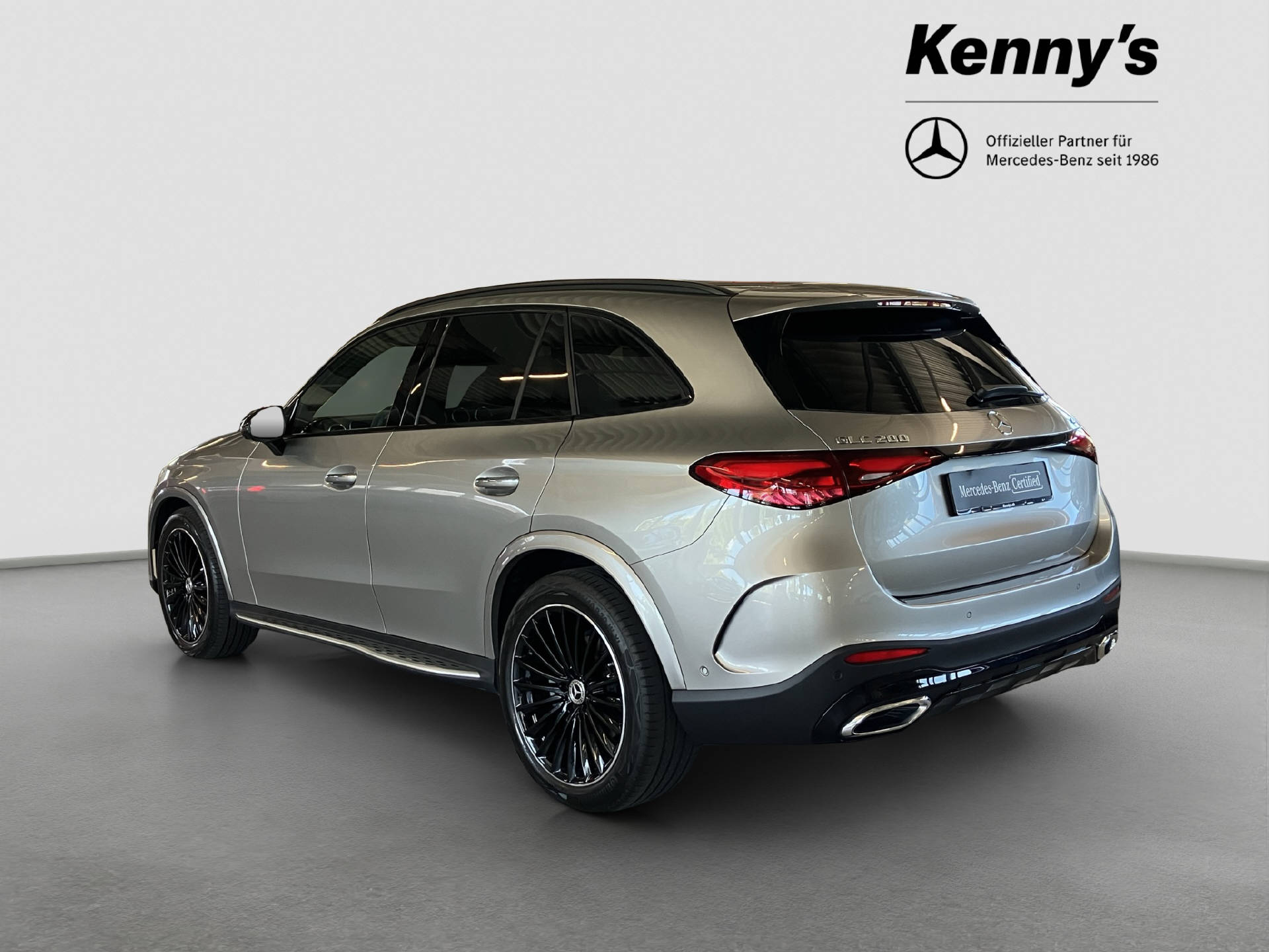 MERCEDES-BENZ GLC 200 AMG Line 4MATIC-showroom-element-3